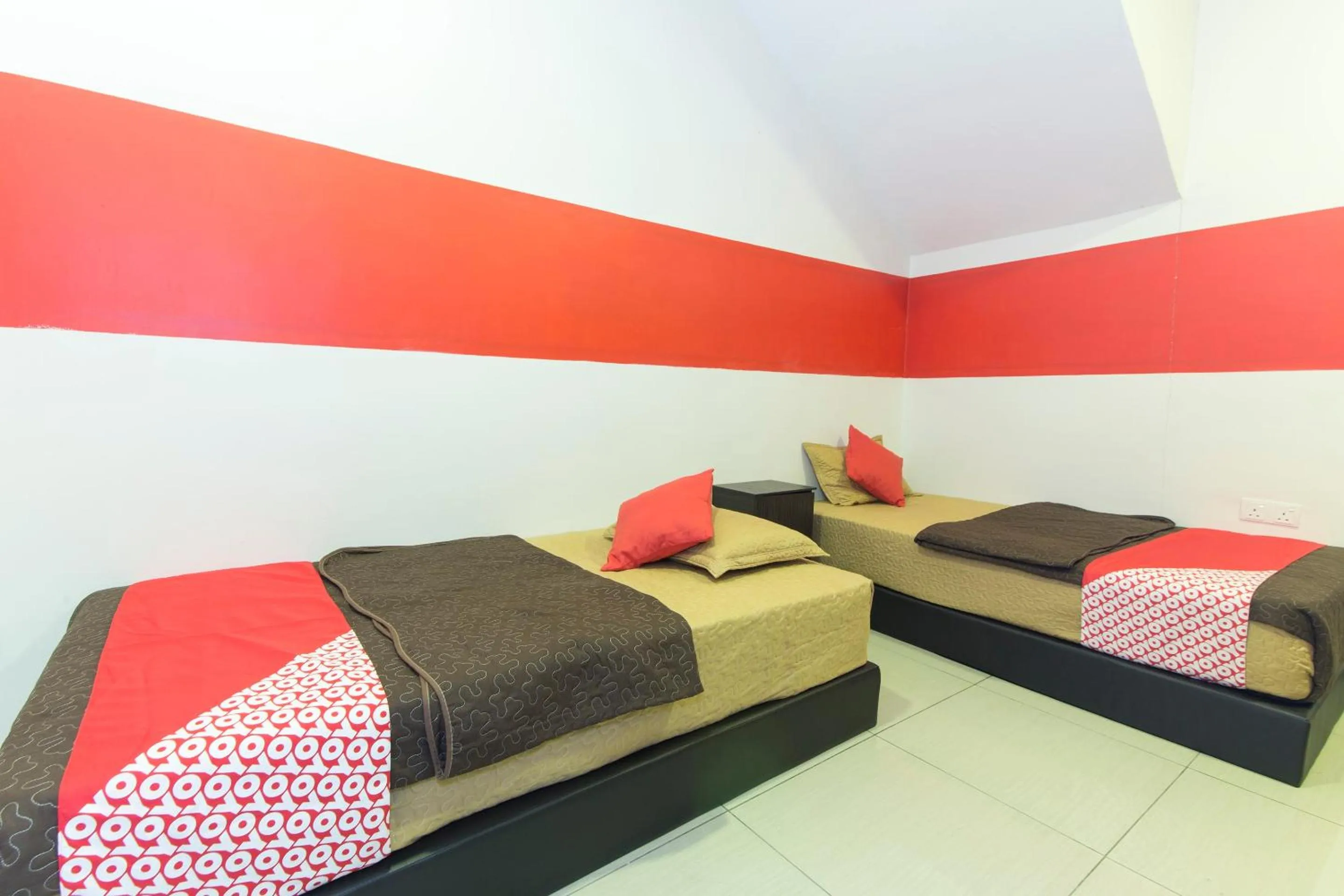 Standard Twin Room in Super OYO 439 Night Queen Hotel