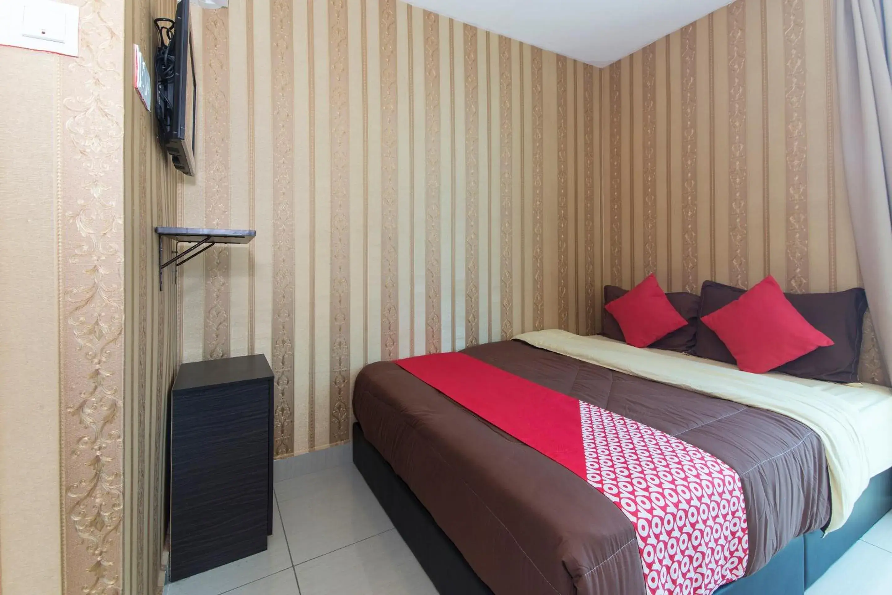 Bedroom in Super OYO 439 Night Queen Hotel Bedroom in Super OYO 439 Night Queen Hotel