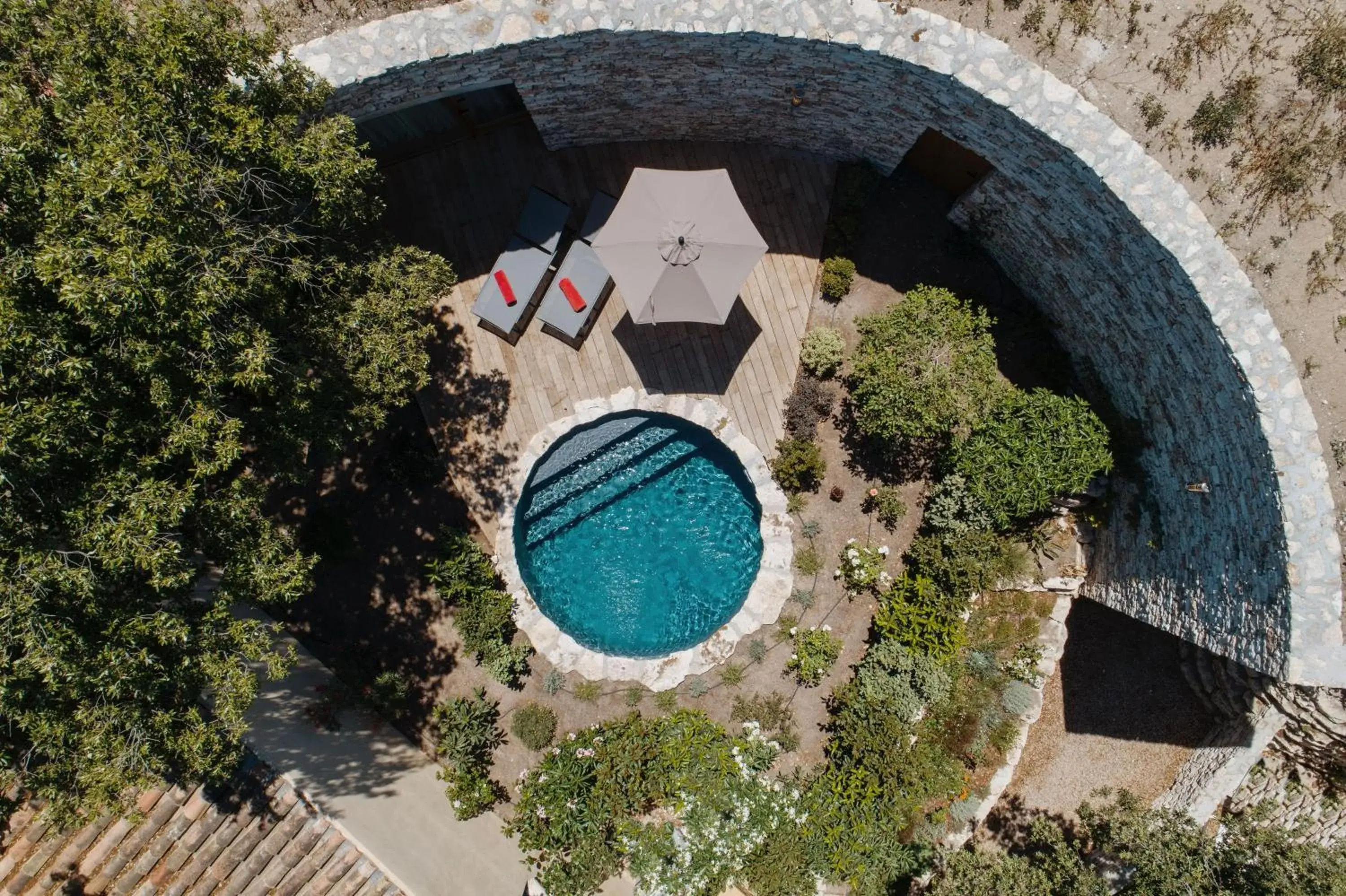 Junior Suite with Spa Bath and Sauna- Private Garden and Private Heated Swimming Pool in A SPERANZA Suites avec piscine privative chauffée Junior Suite with Spa Bath and Sauna- Private Garden and Private Heated Swimming Pool in A SPERANZA Suites avec piscine privative chauffée