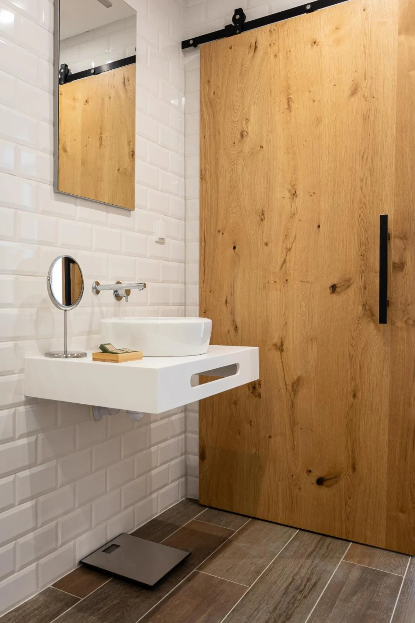 Bathroom in Roots Hotel