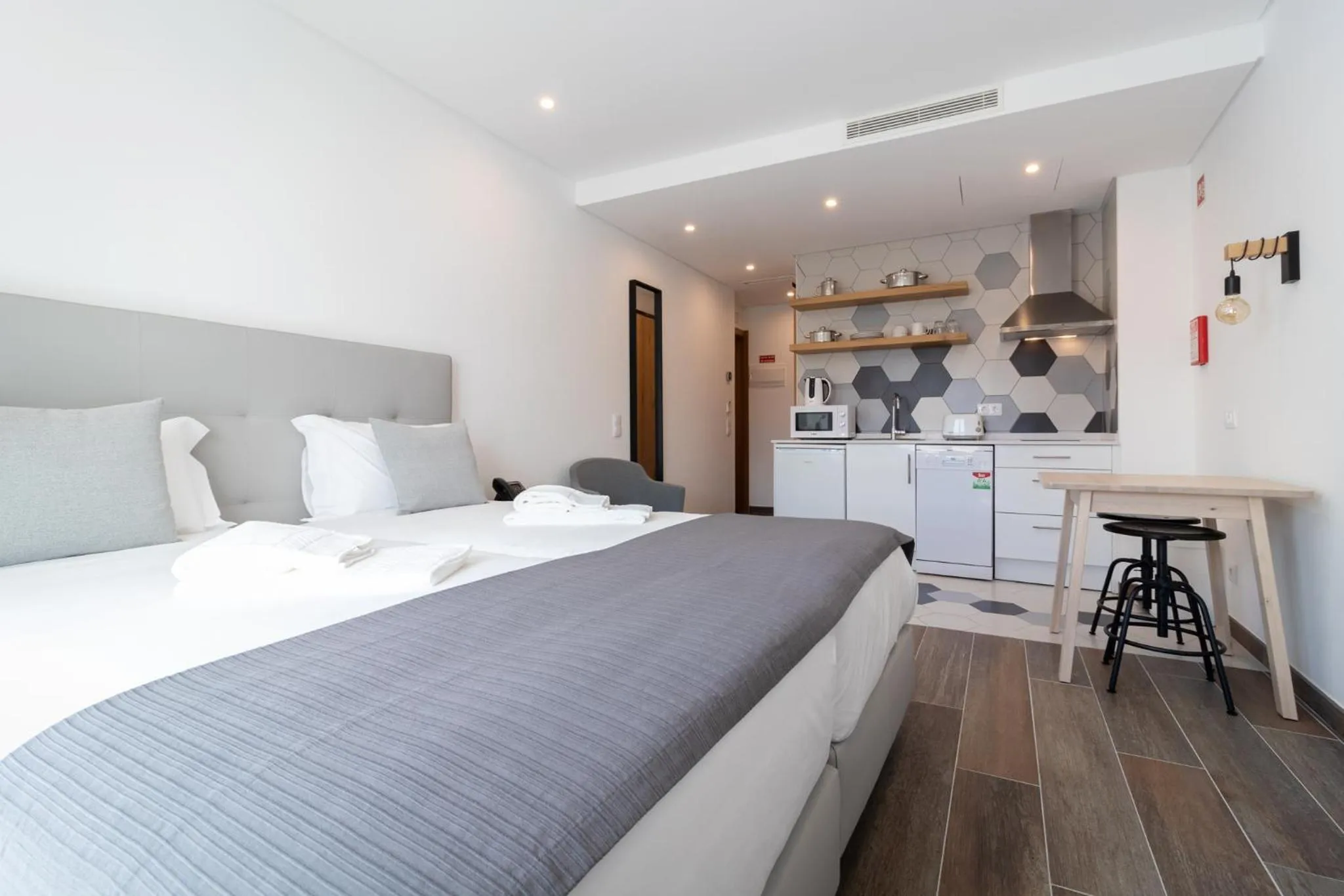 Bedroom, Bed in Roots Hotel