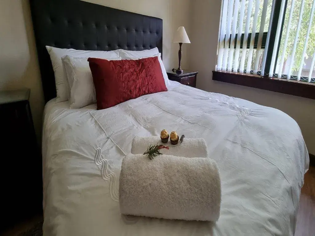 Luxury King Room in Cussonia Country Home Luxury King Room in Cussonia Country Home