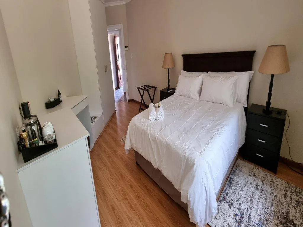 Photo of the whole room, Bed in Cussonia Country Home