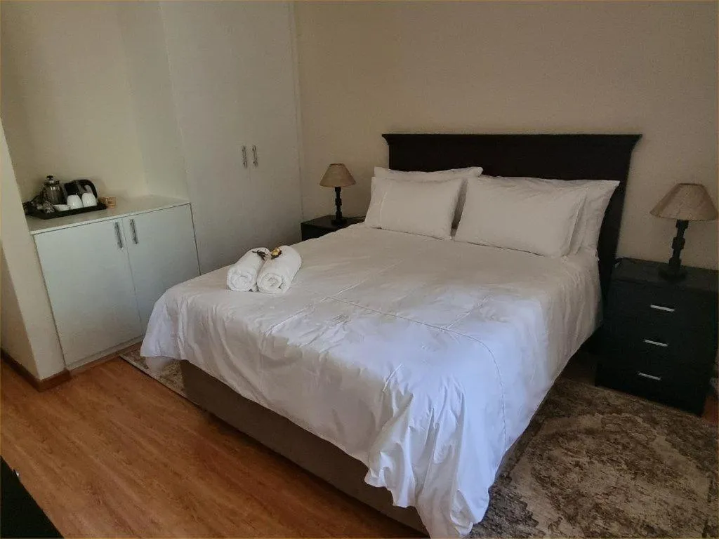 Photo of the whole room, Bed in Cussonia Country Home
