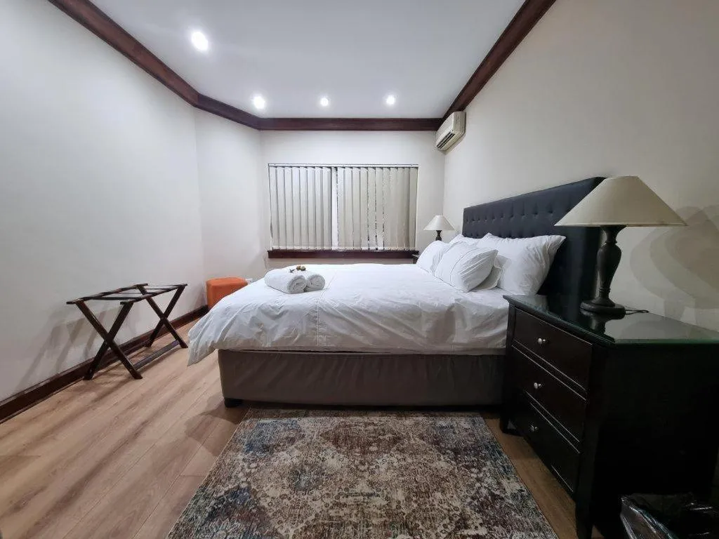 Photo of the whole room, Bed in Cussonia Country Home