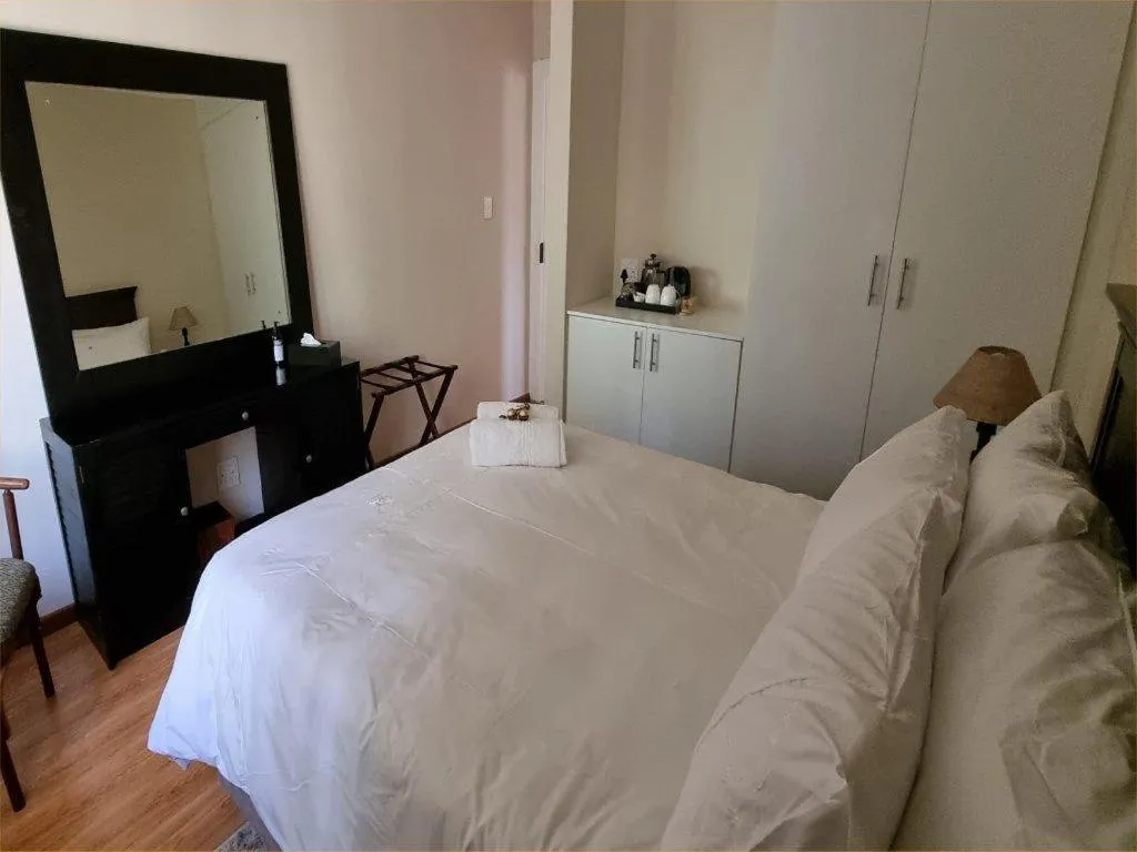 Photo of the whole room, Bed in Cussonia Country Home