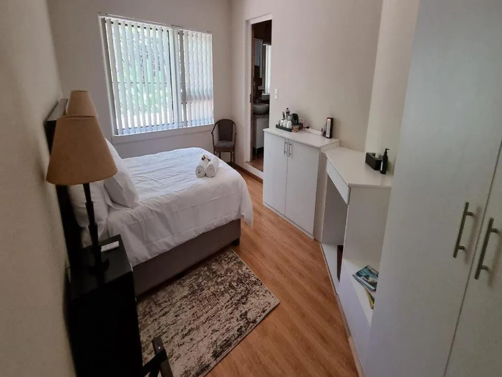Photo of the whole room, Bed in Cussonia Country Home