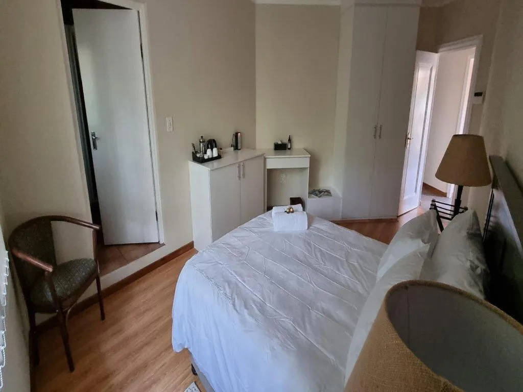Photo of the whole room, Bed in Cussonia Country Home