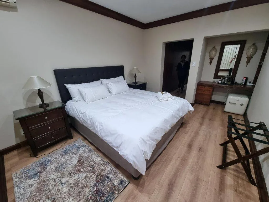 Photo of the whole room, Bed in Cussonia Country Home