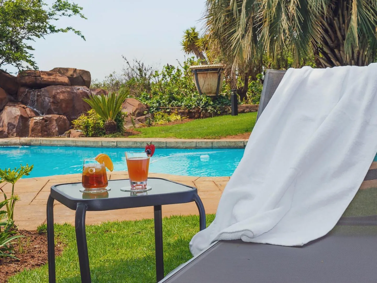 Swimming pool in Cussonia Country Home