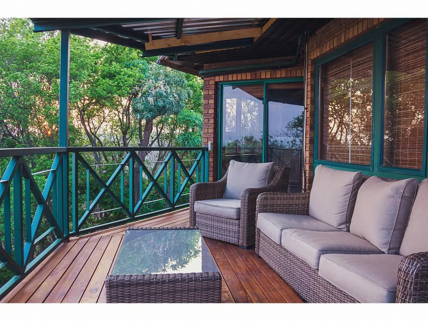 Property building in Cussonia Country Home