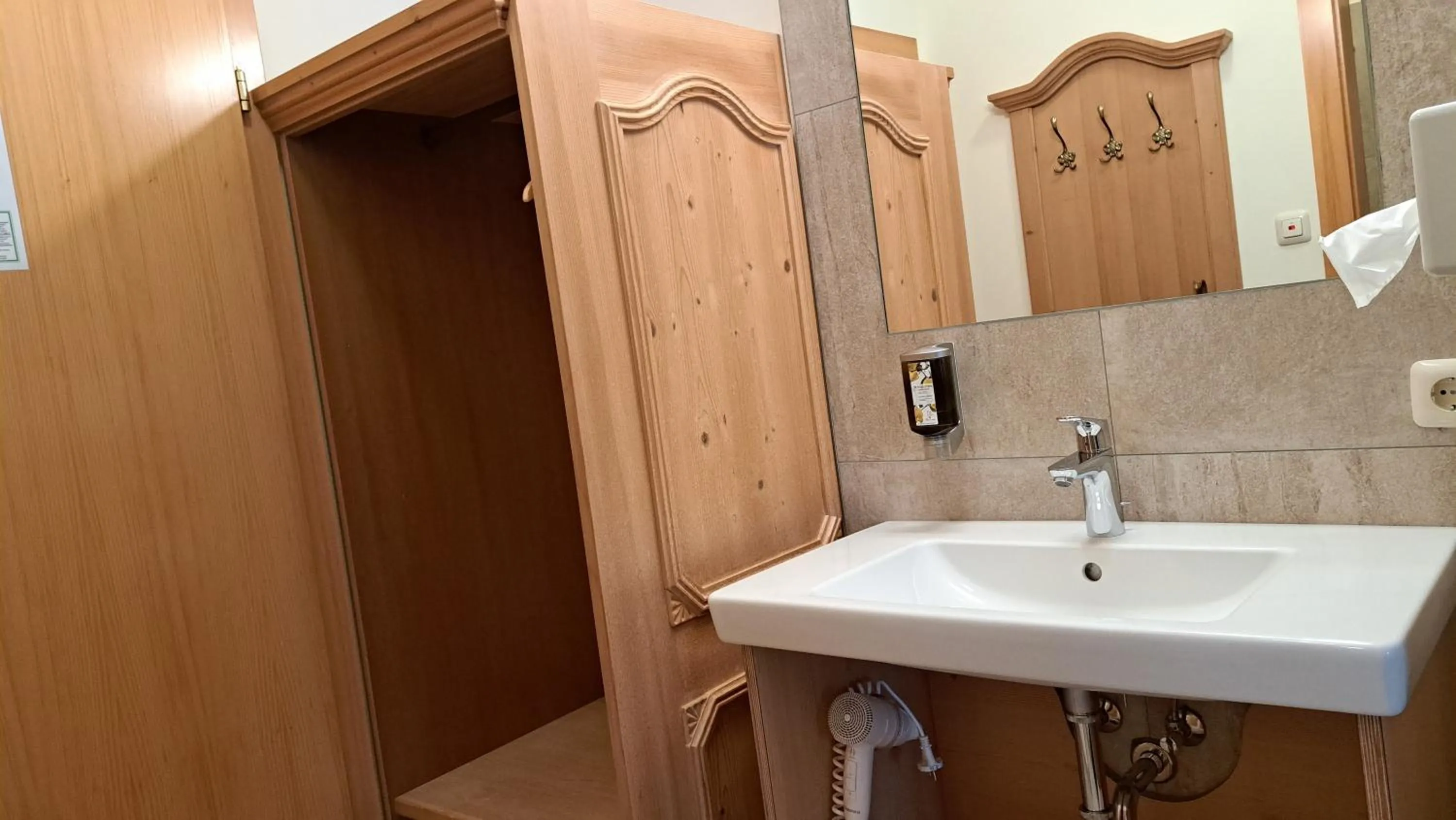 Bathroom in Familiengasthof Maier