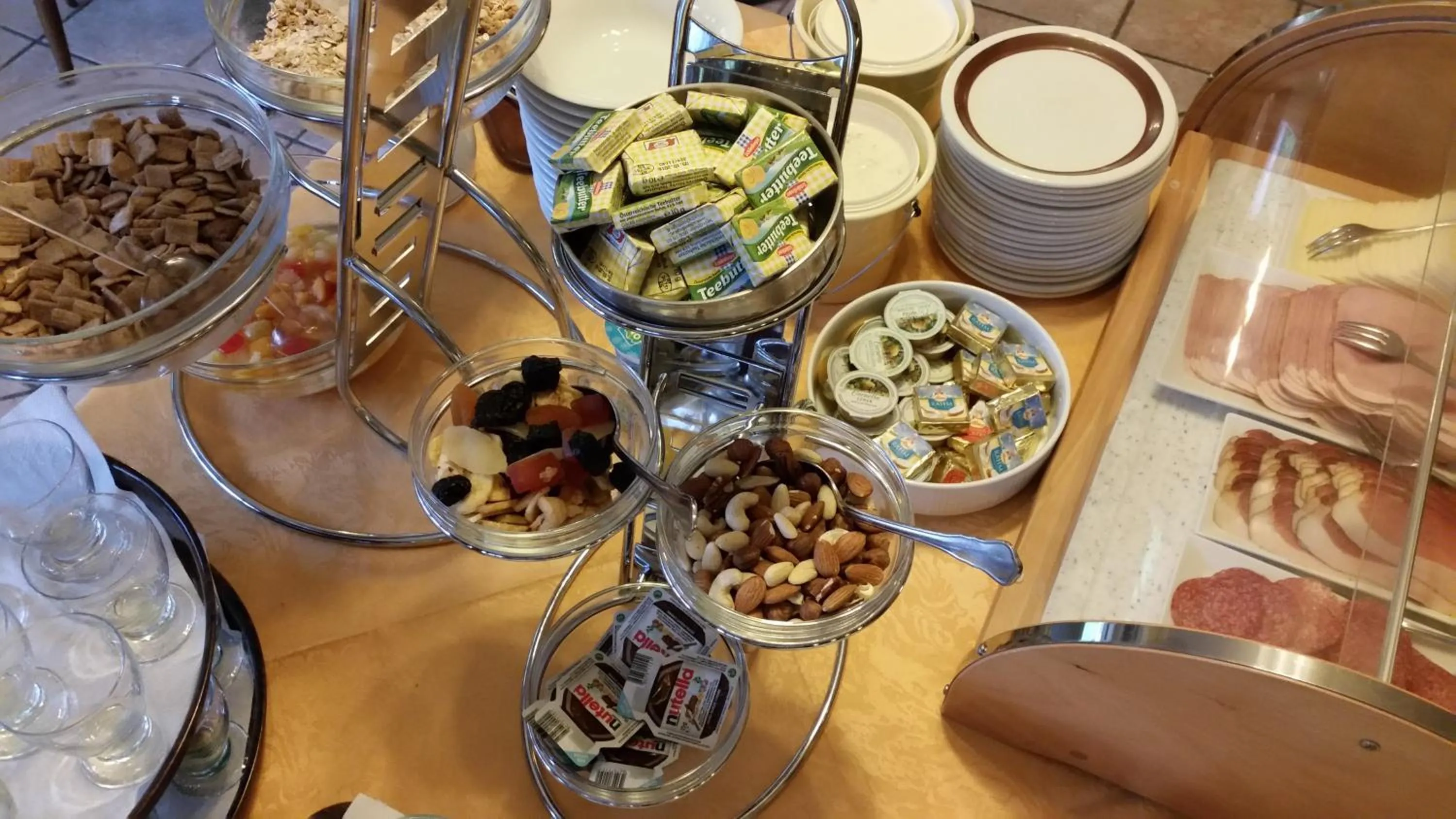 Buffet breakfast in Familiengasthof Maier