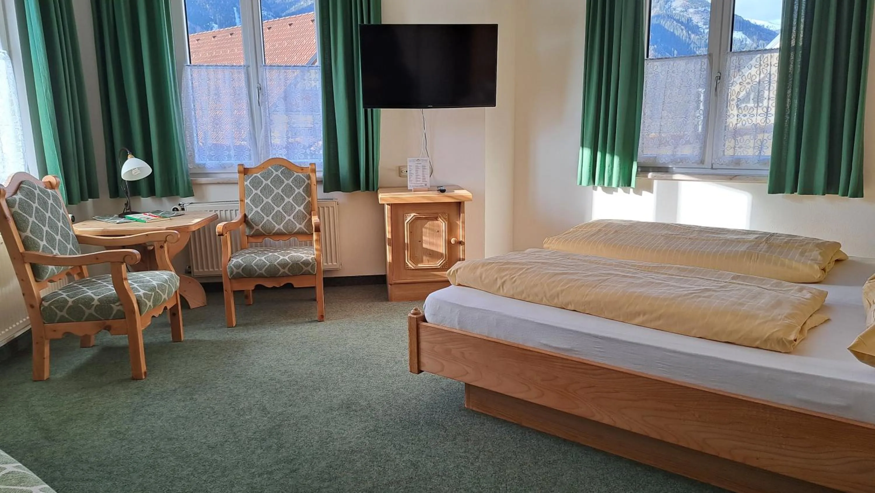 Photo of the whole room, Bed in Familiengasthof Maier