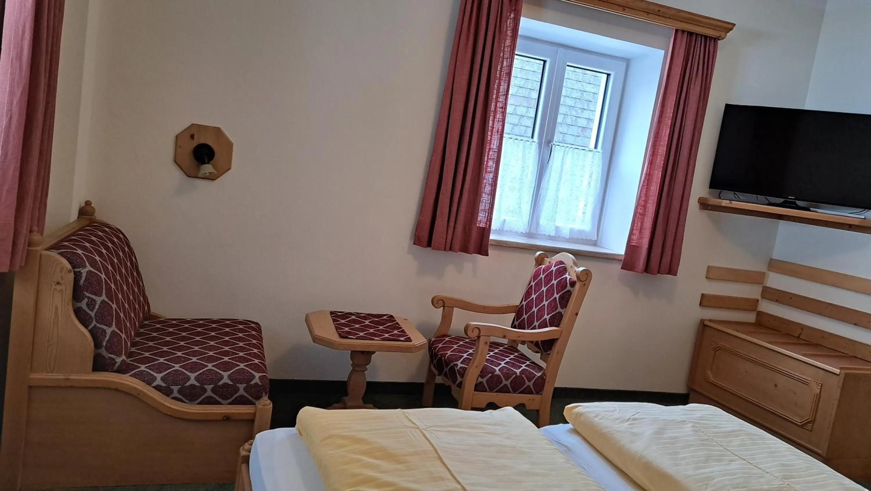 Photo of the whole room, Bed in Familiengasthof Maier