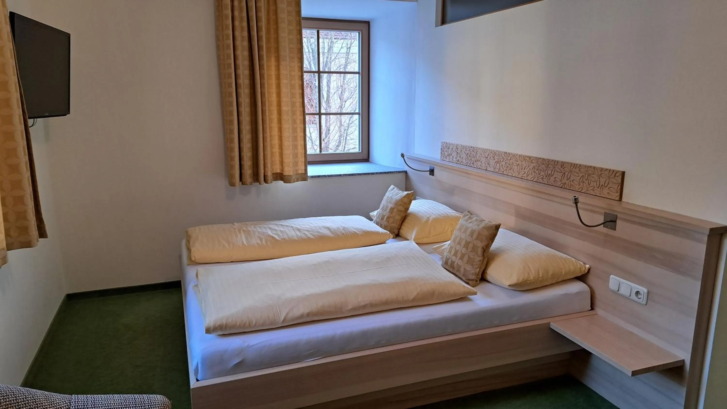 Photo of the whole room, Bed in Familiengasthof Maier