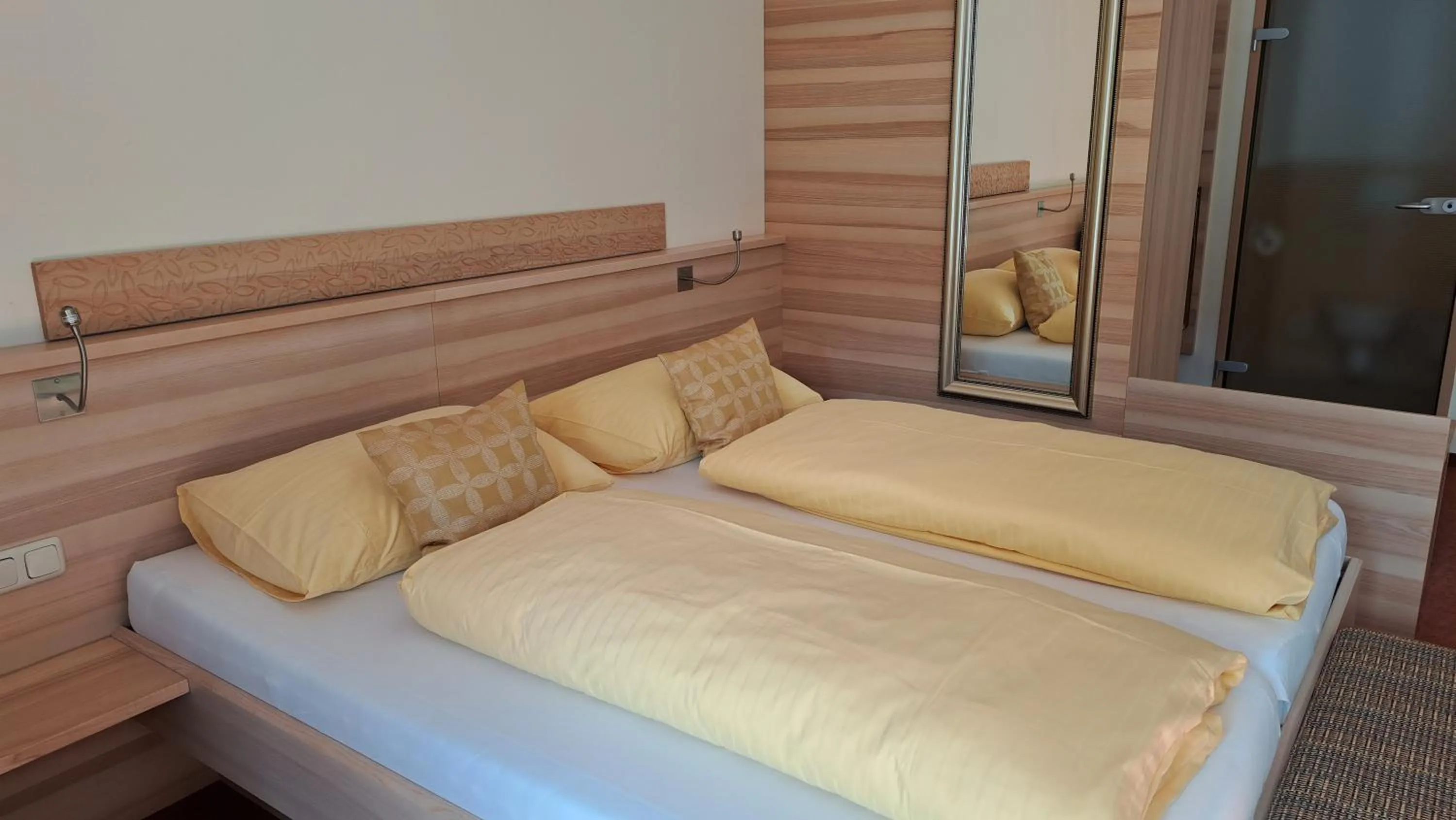 Photo of the whole room, Bed in Familiengasthof Maier