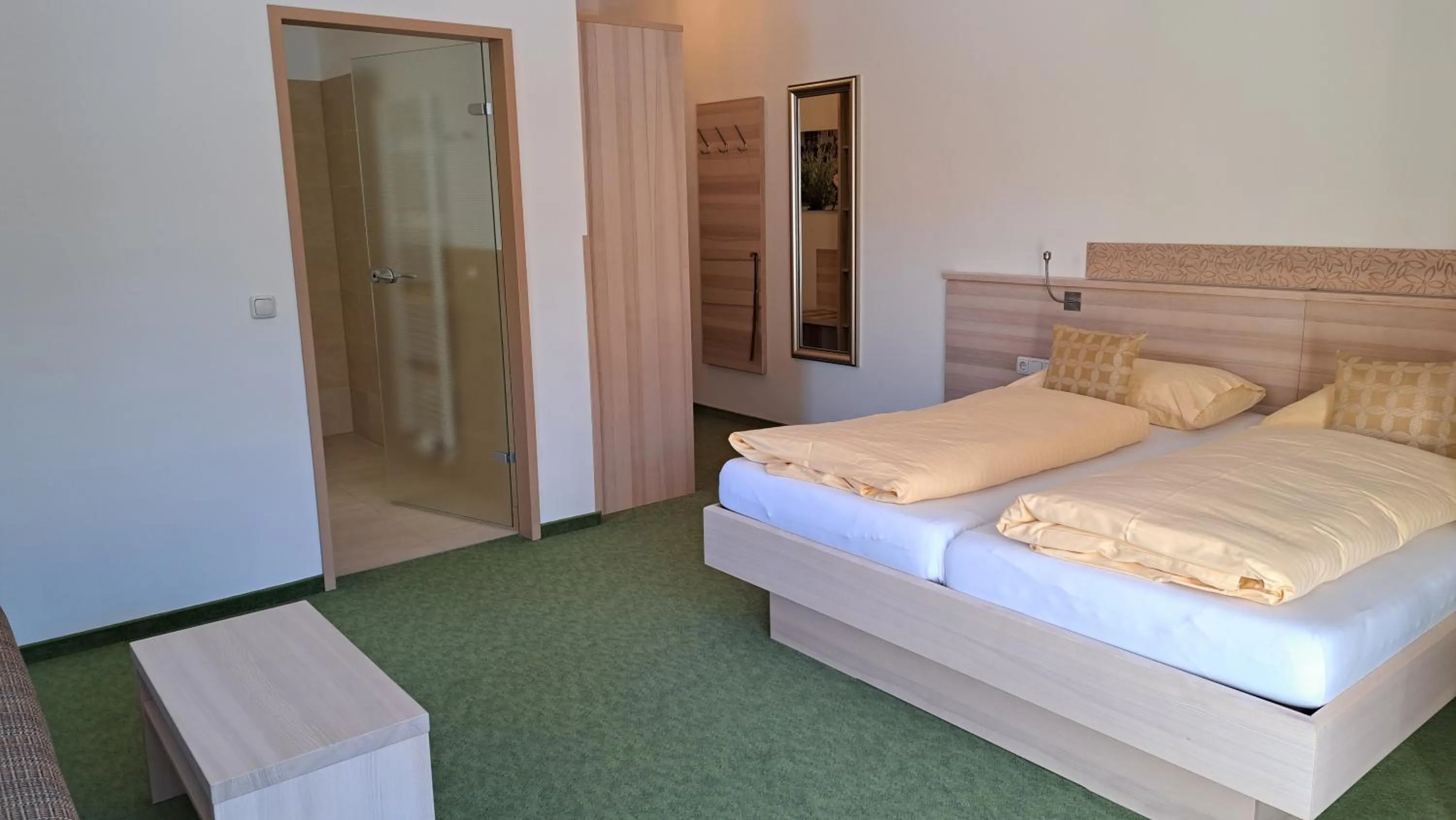 Photo of the whole room, Bed in Familiengasthof Maier