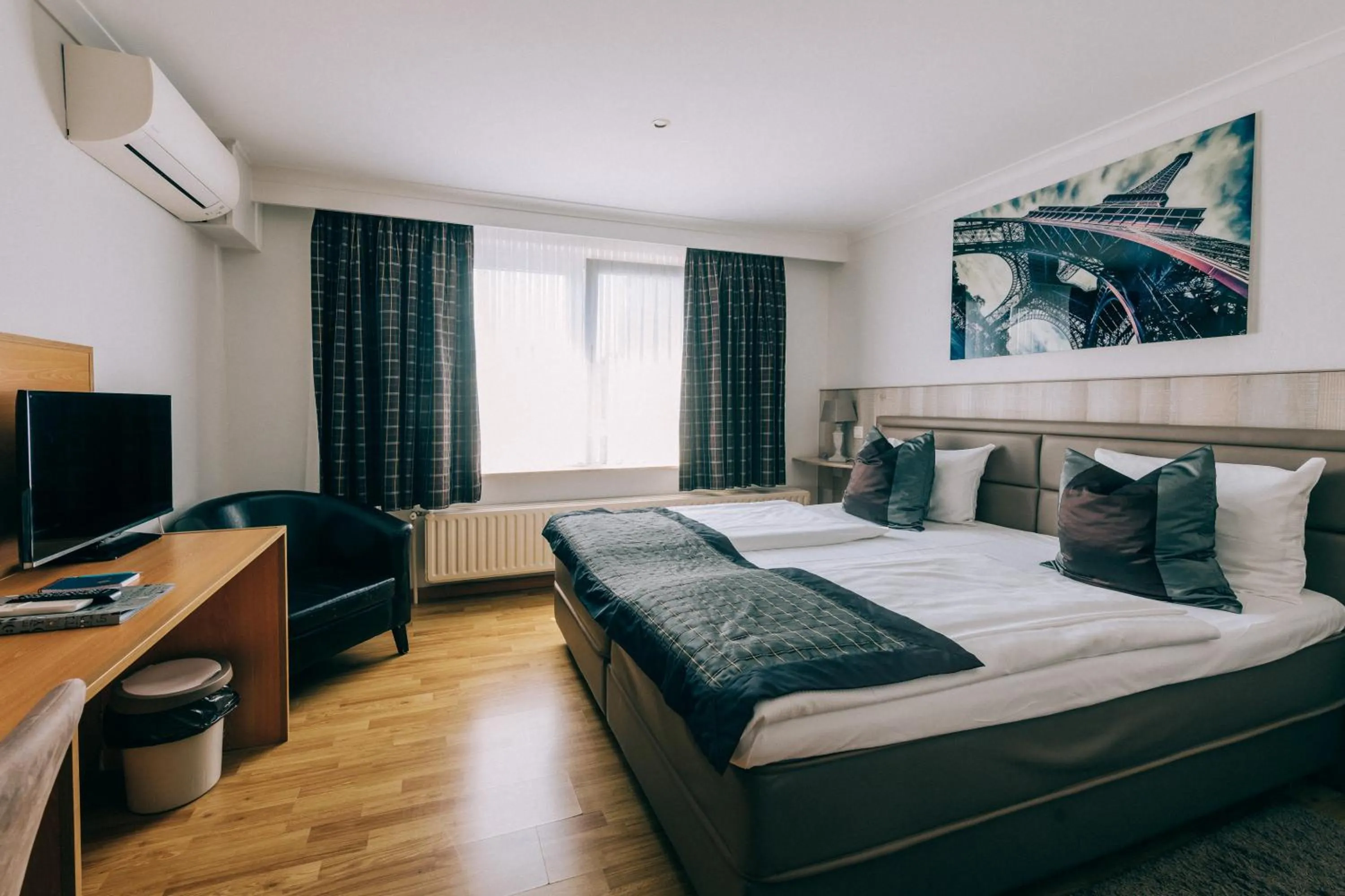 Photo of the whole room, Bed in Hotel De Kalvaar