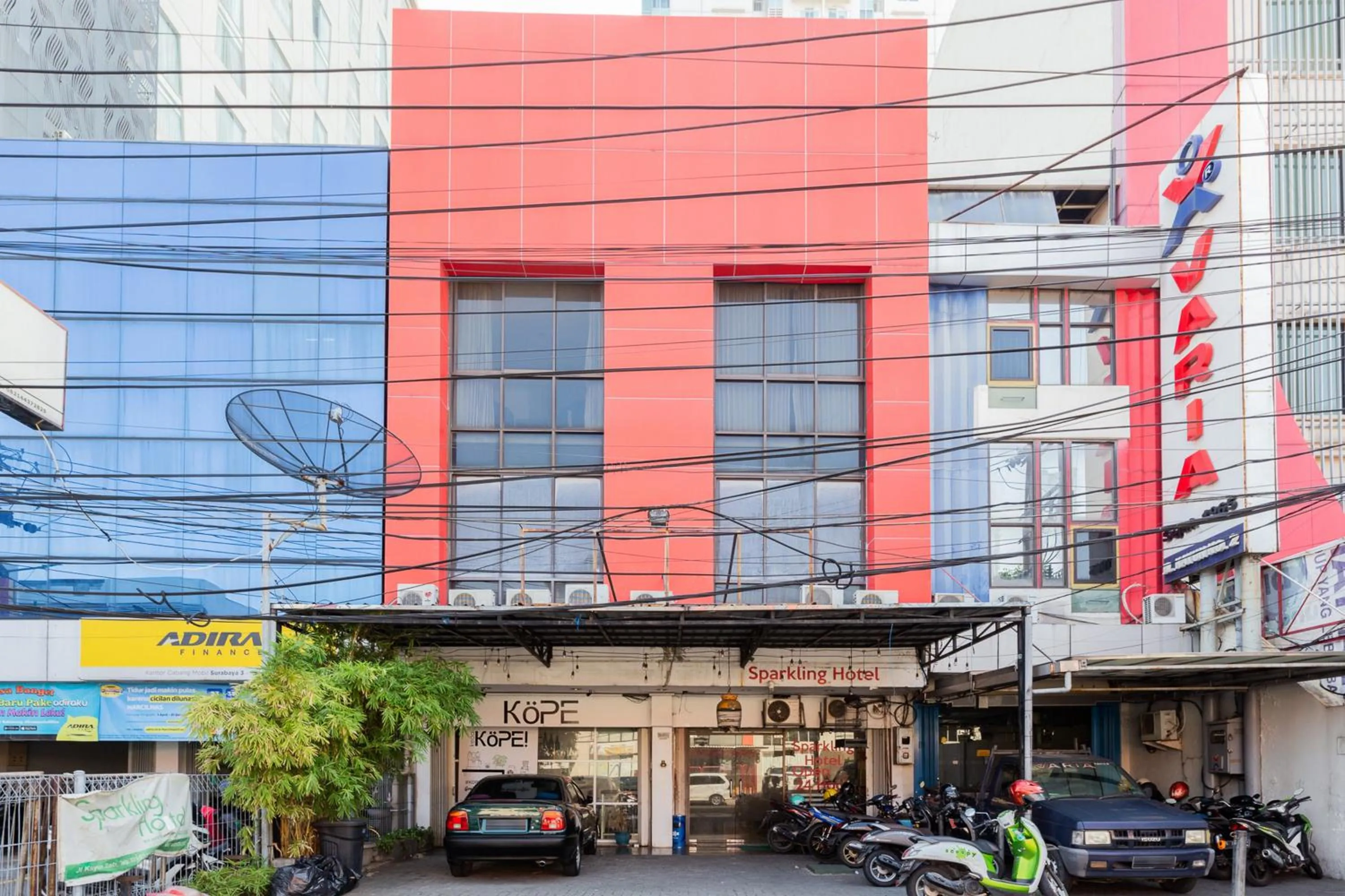Facade/entrance in RedDoorz at Sparkling Hotel near Stasiun Gubeng Surabaya