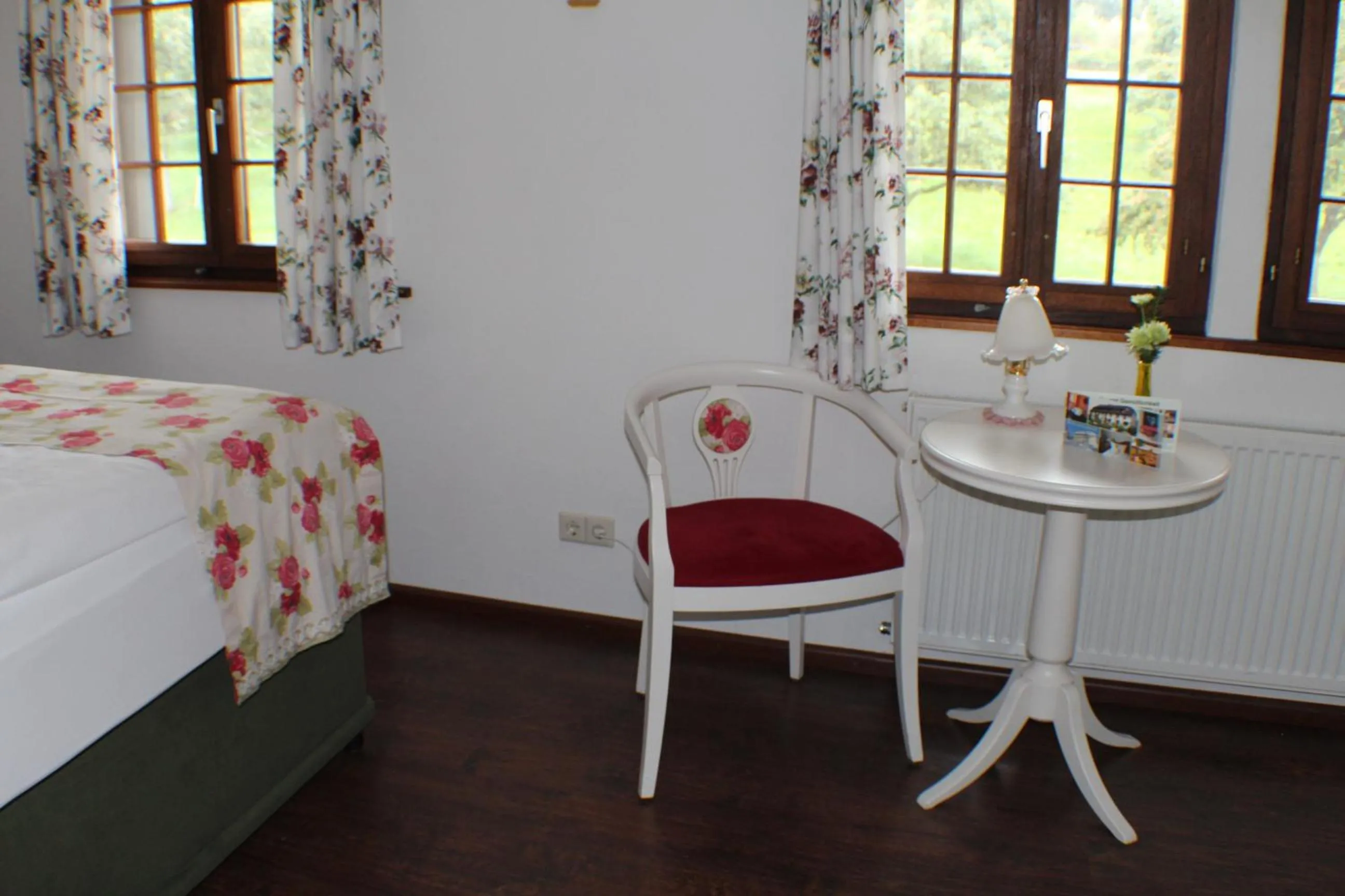 Seating area, Bed in Hotel Das Landhaus