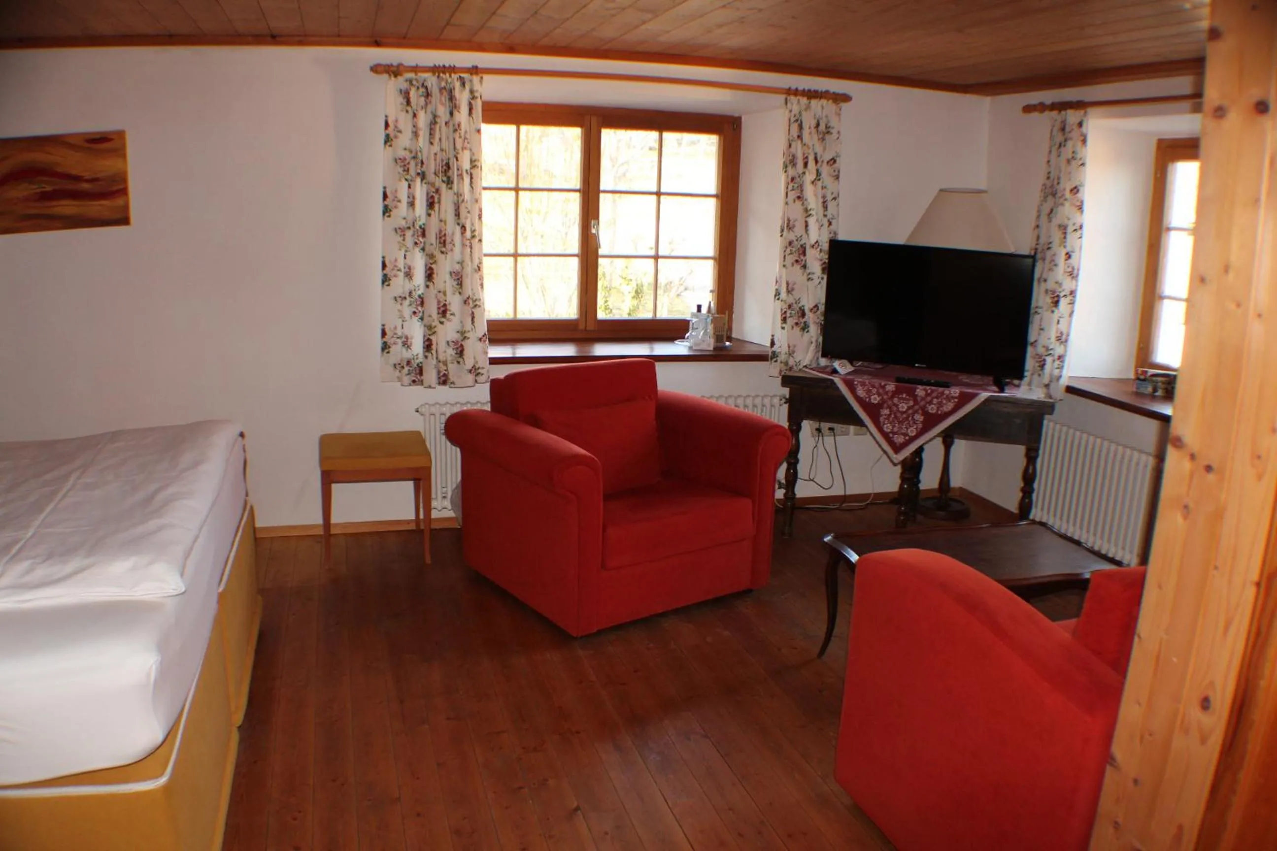 Seating area, Bed in Hotel Das Landhaus