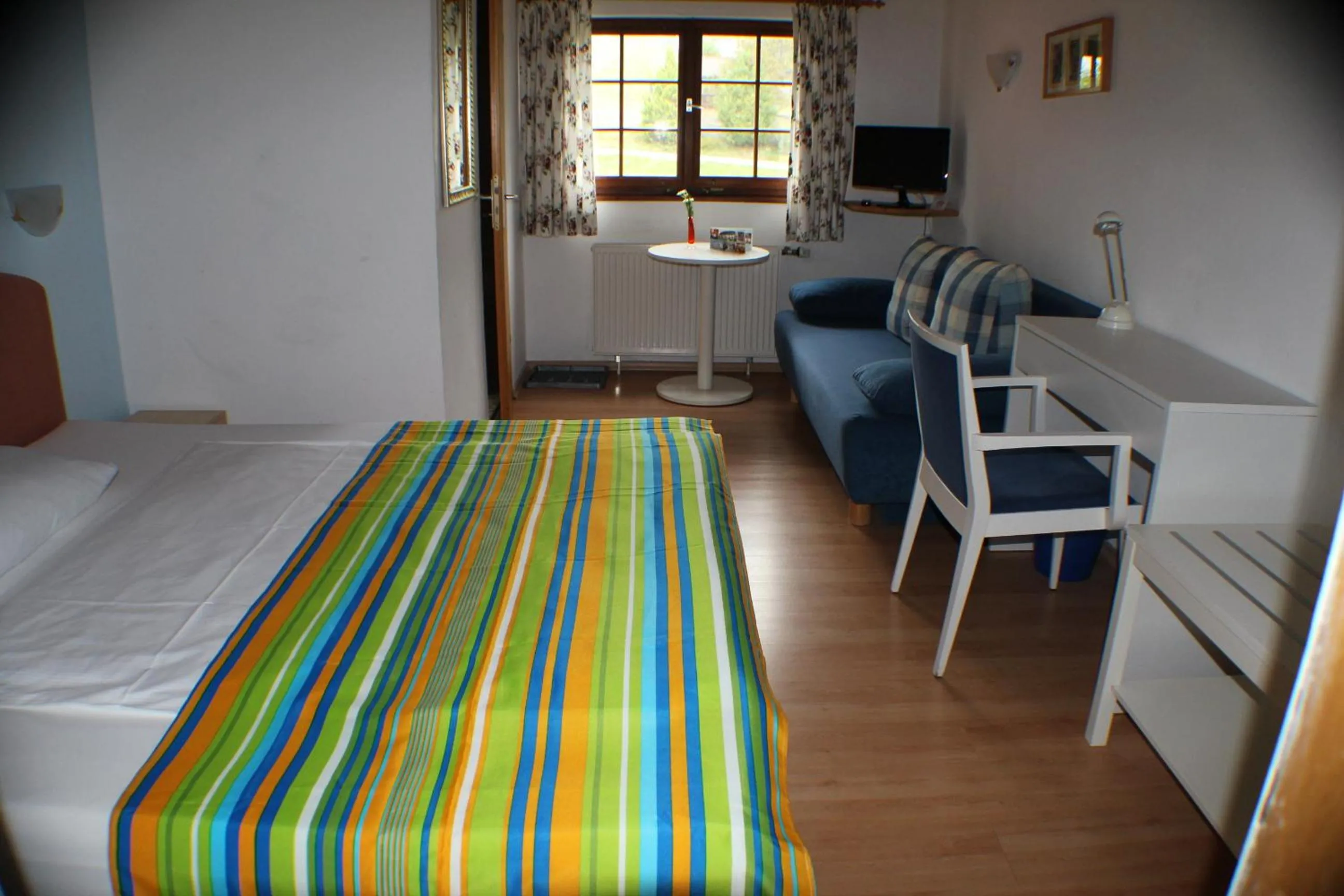 Photo of the whole room, Bed in Hotel Das Landhaus