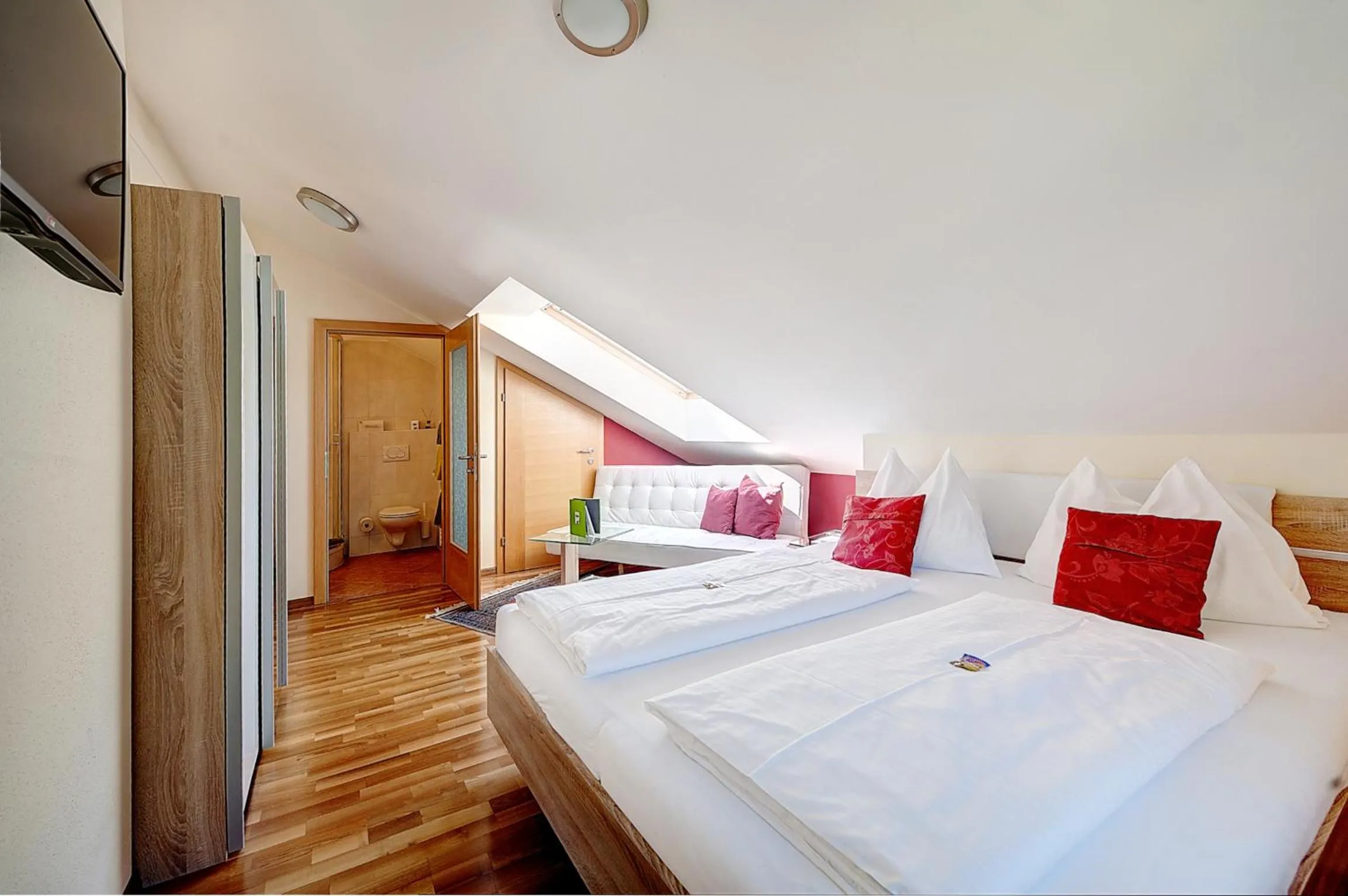 Photo of the whole room, Bed in Hotel Bürglstein