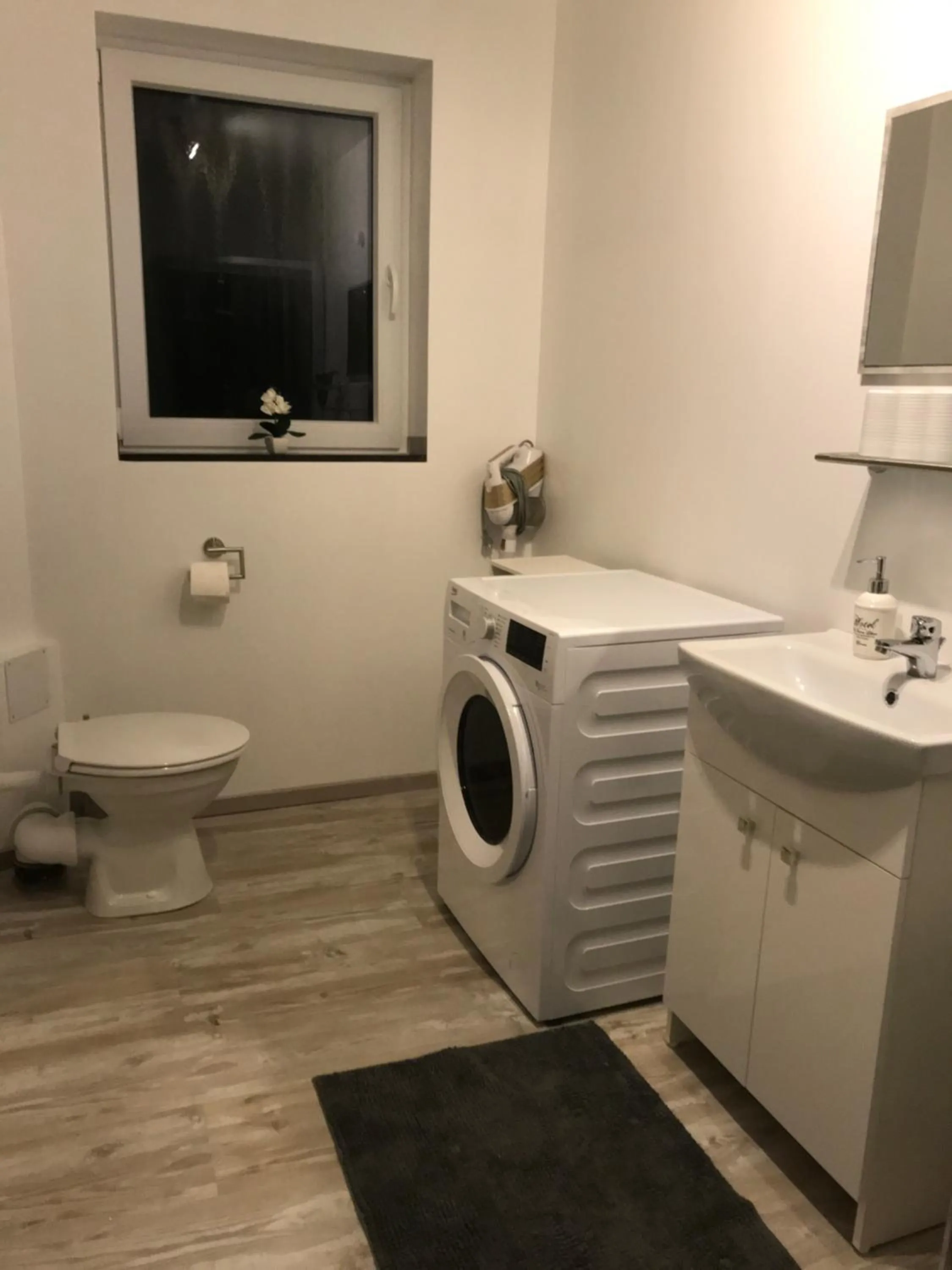 Photo of the whole room in Haus im Grünen