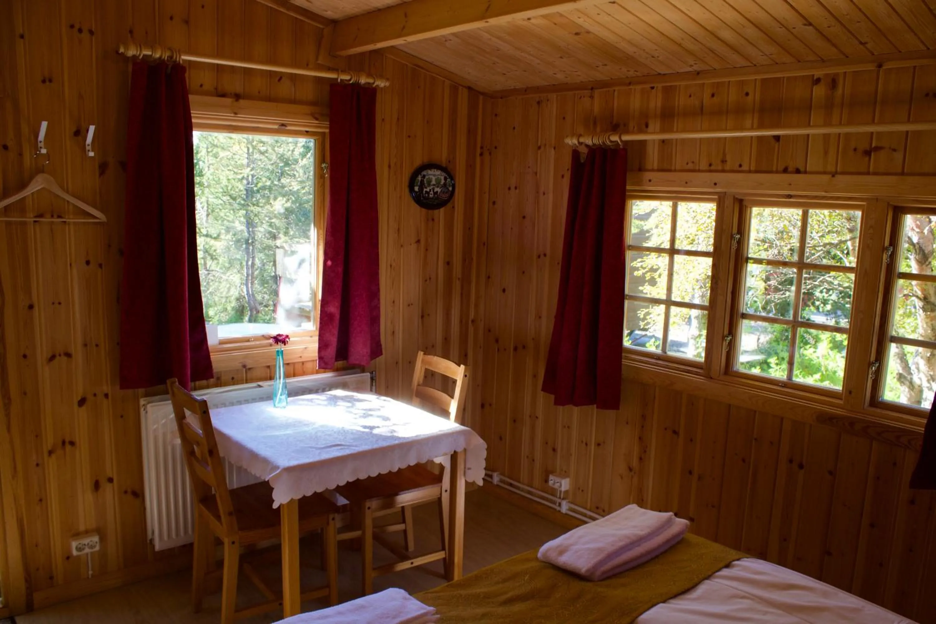 Seating area, Bed in Hótel Eyvindará