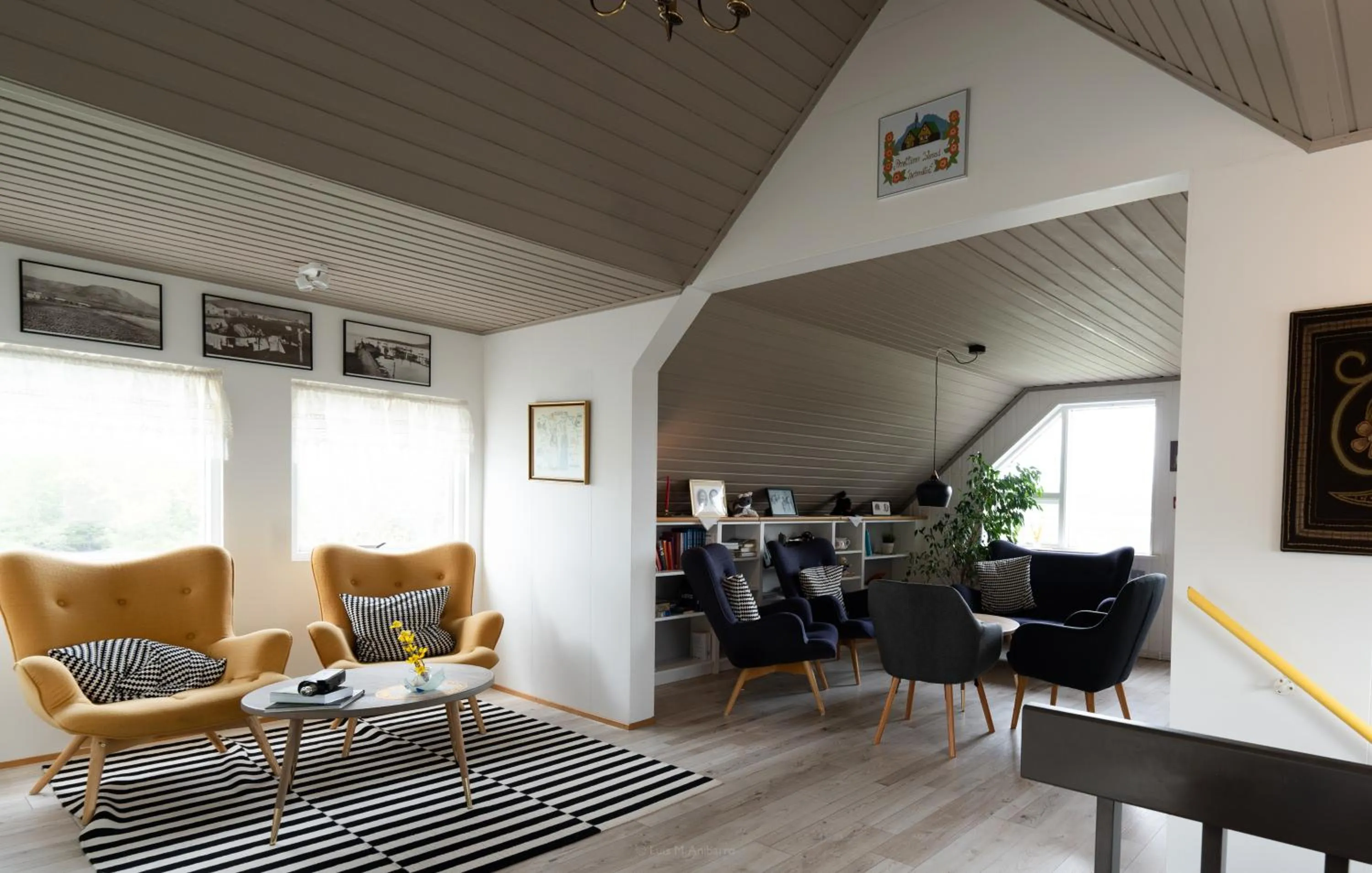 Communal lounge/ TV room in Hótel Eyvindará