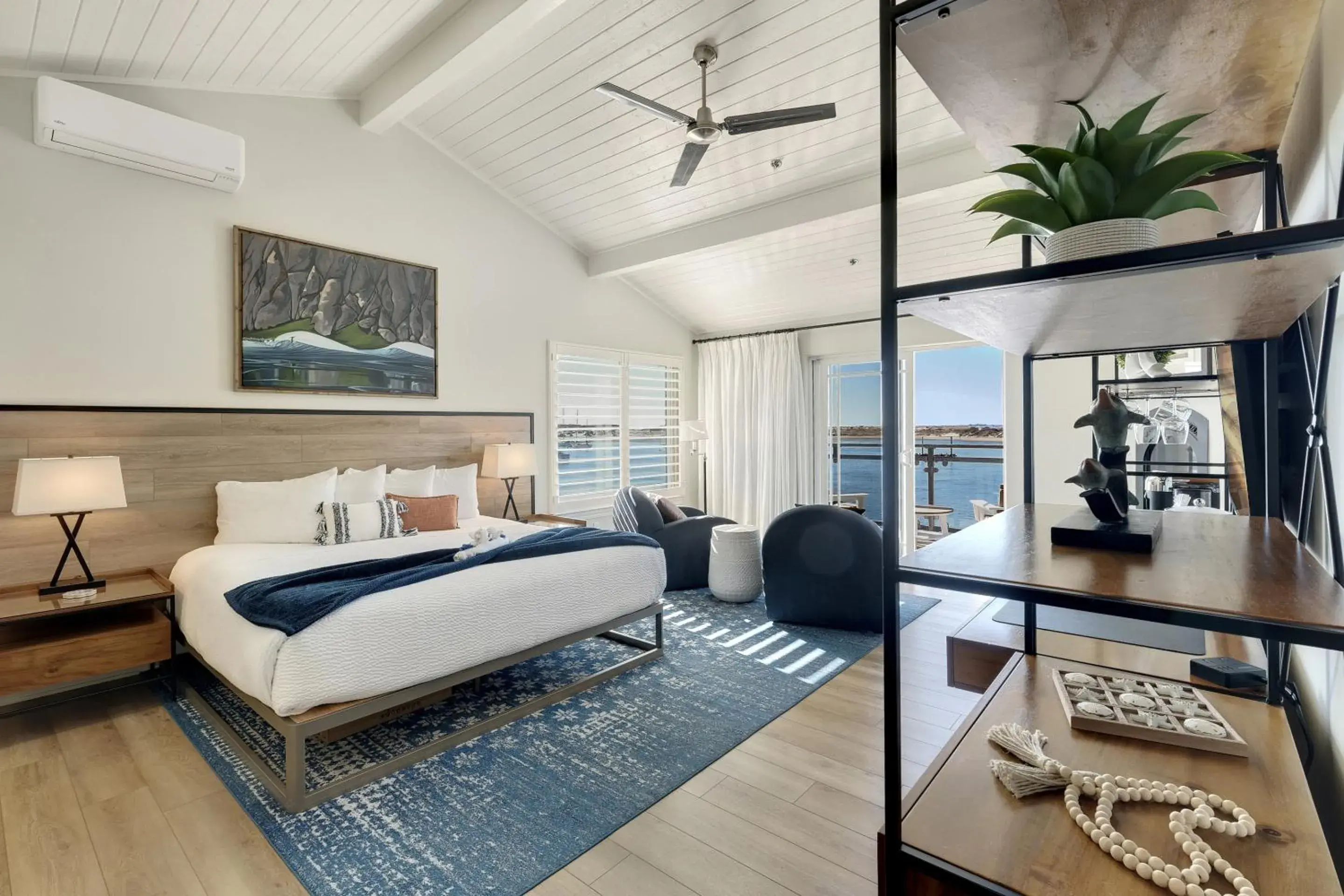 Deluxe Suite in Anderson Inn Deluxe Suite in Anderson Inn