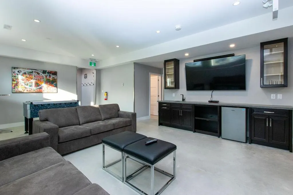 Communal lounge/ TV room in 107 Birchview Trail
