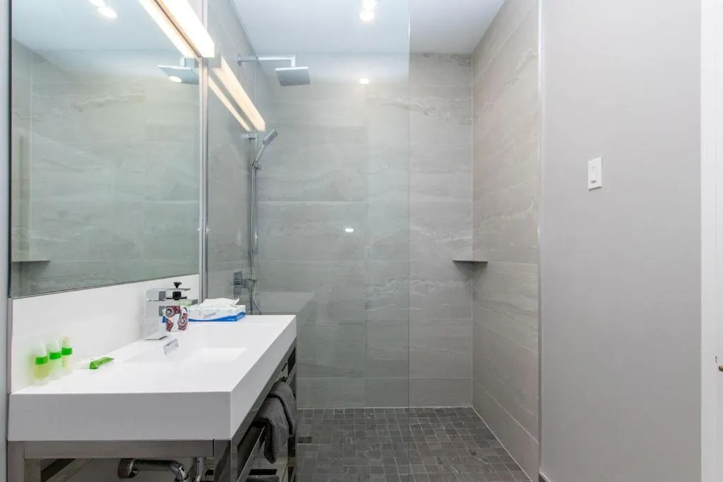 Shower in 107 Birchview Trail