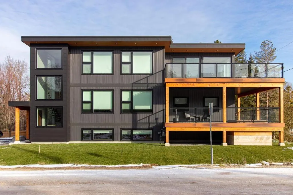 Property building in 107 Birchview Trail