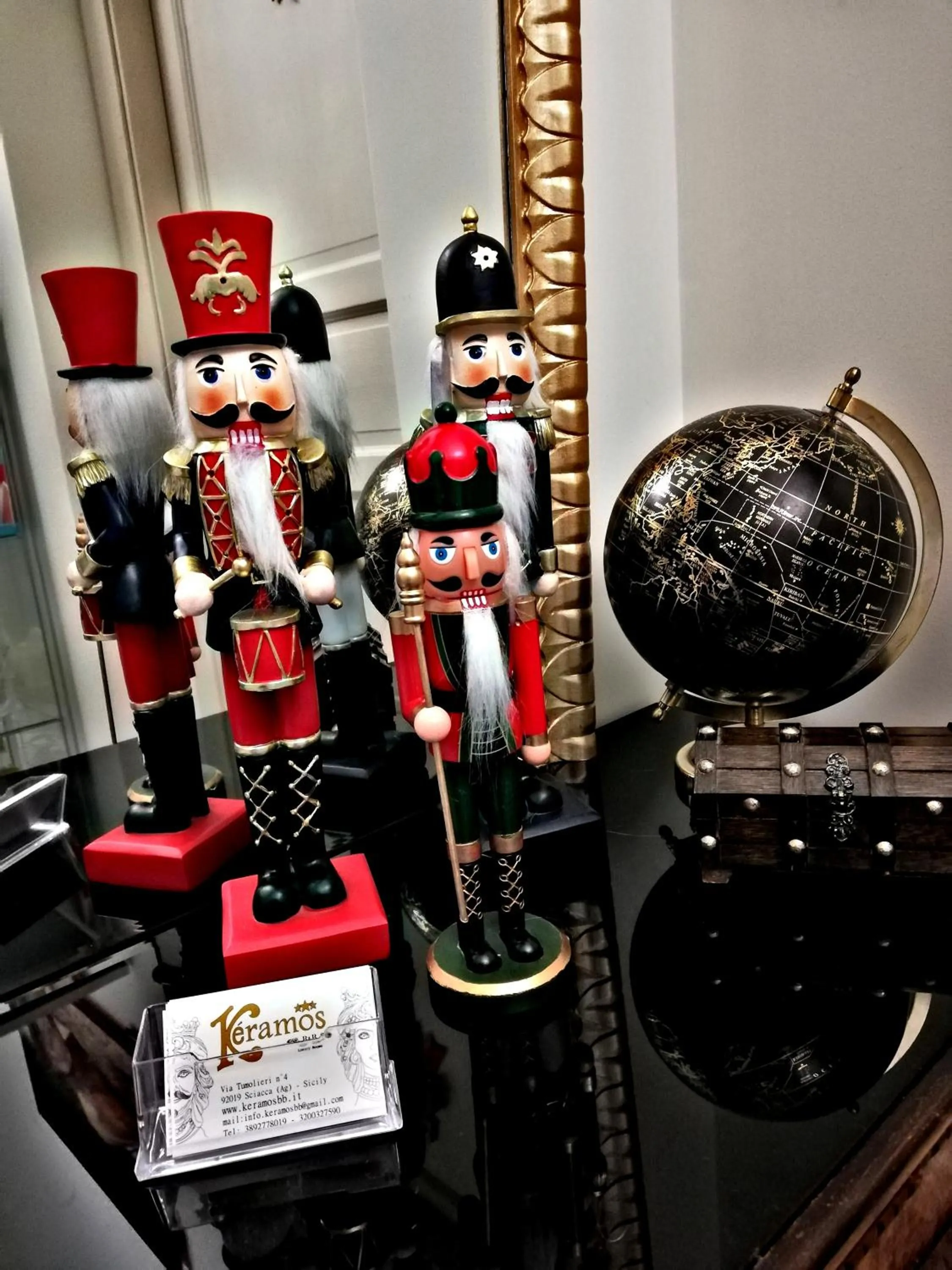 Decorative detail in Kèramos Luxury Rooms