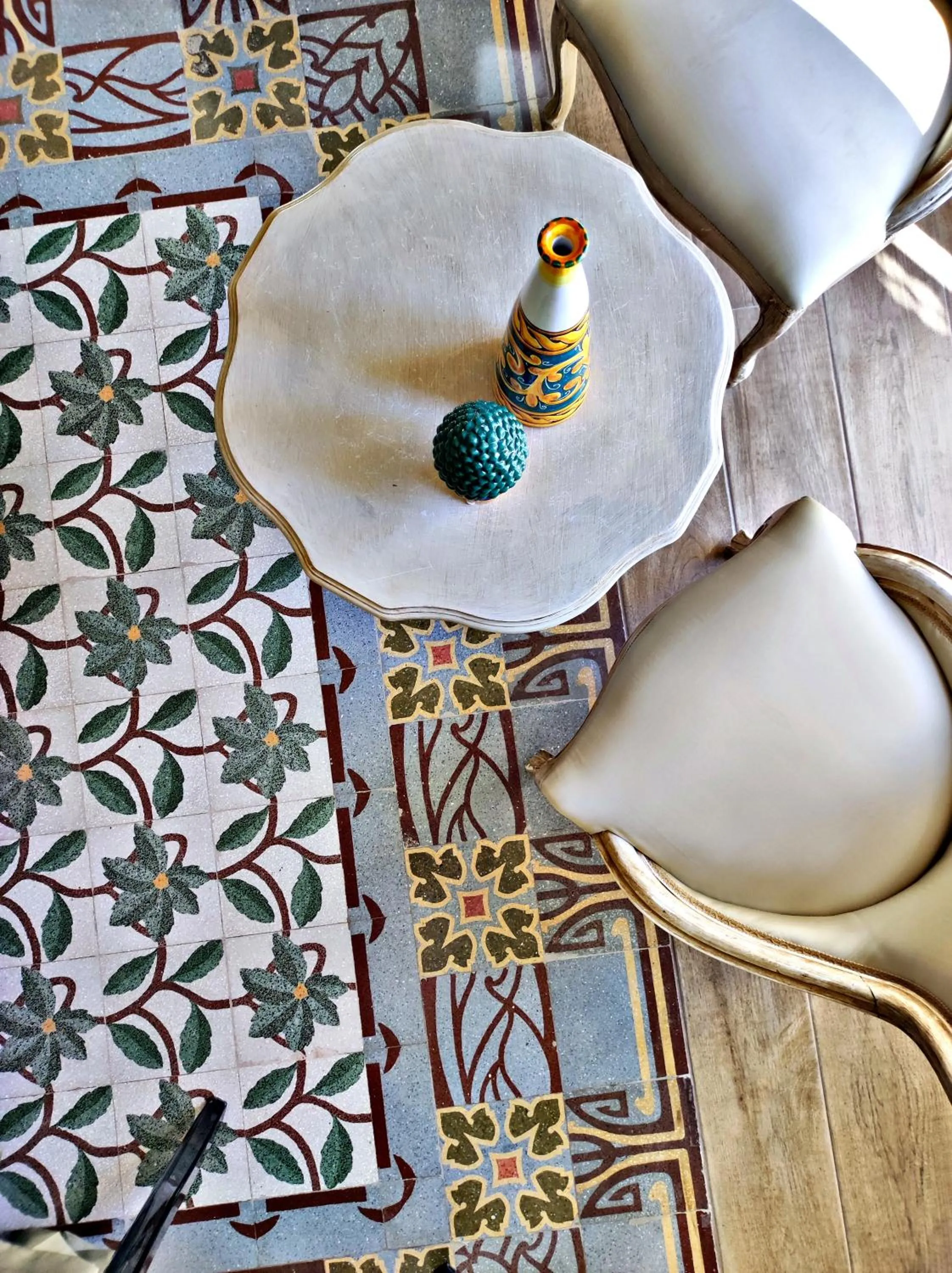 Decorative detail in Kèramos Luxury Rooms