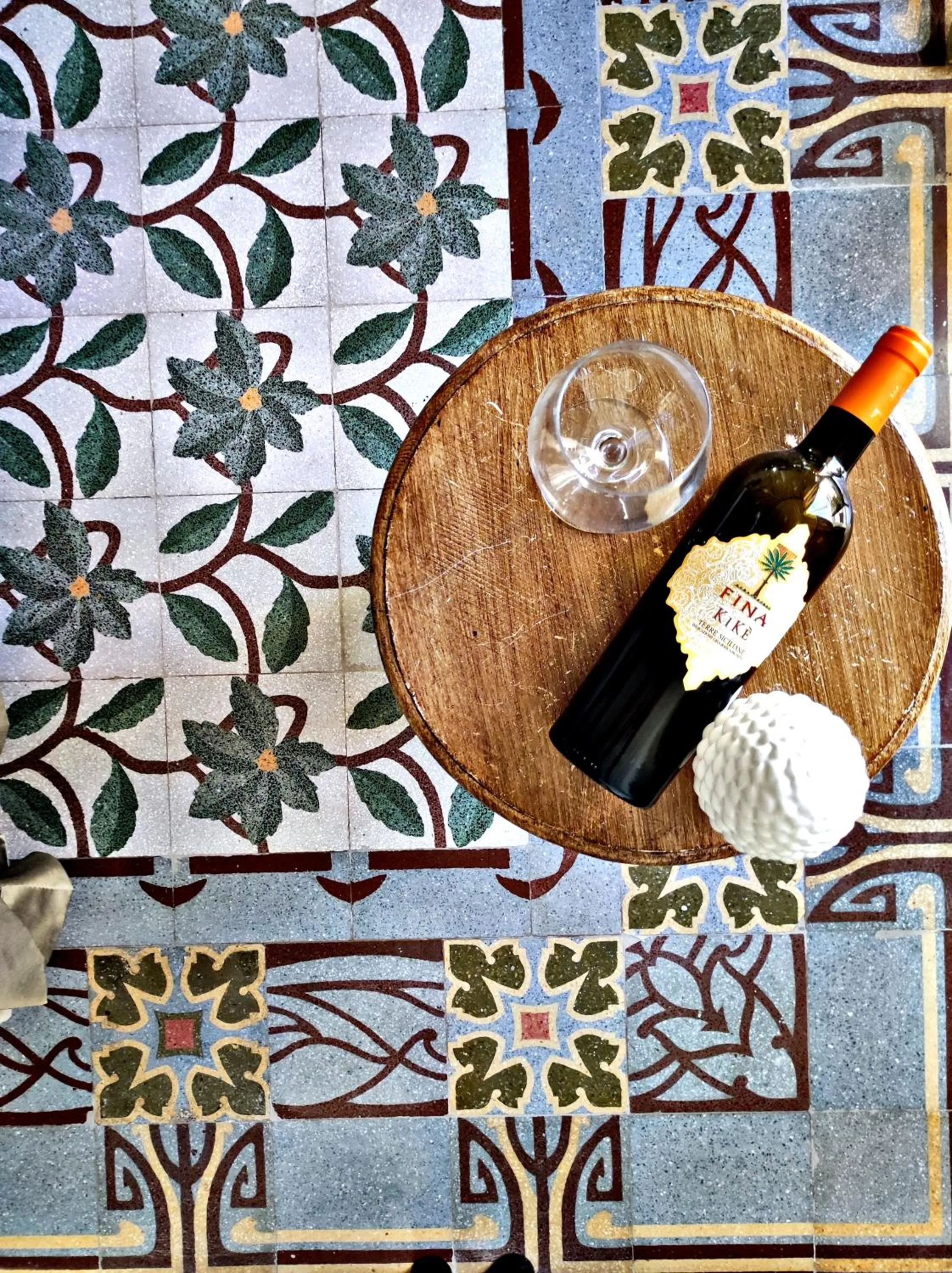 Decorative detail in Kèramos Luxury Rooms