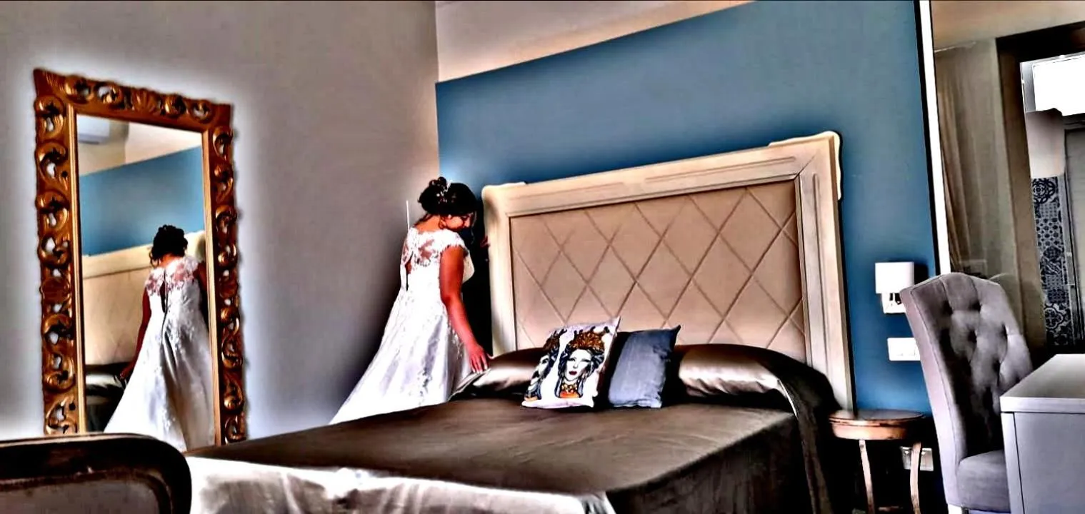 Bed in Kèramos Luxury Rooms