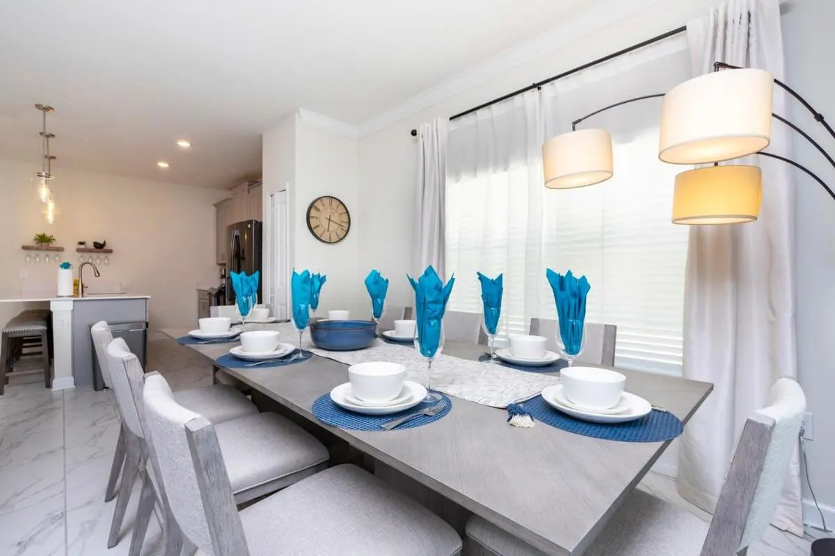 Stunning 5 Bd w/ Pool Close to Disney 2905