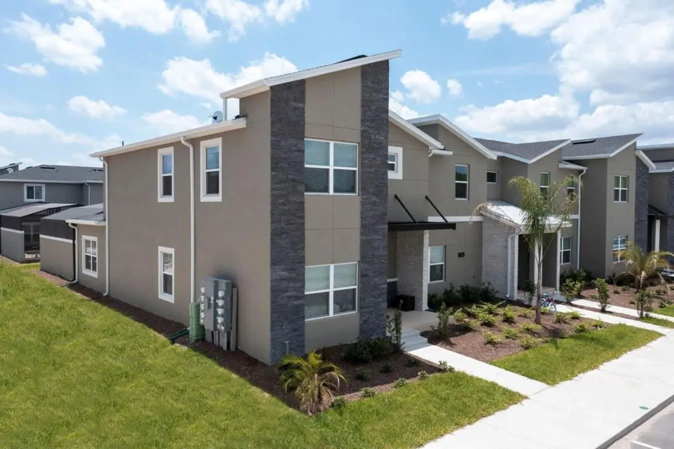 Stunning 5 Bd w/ Pool Close to Disney 2905