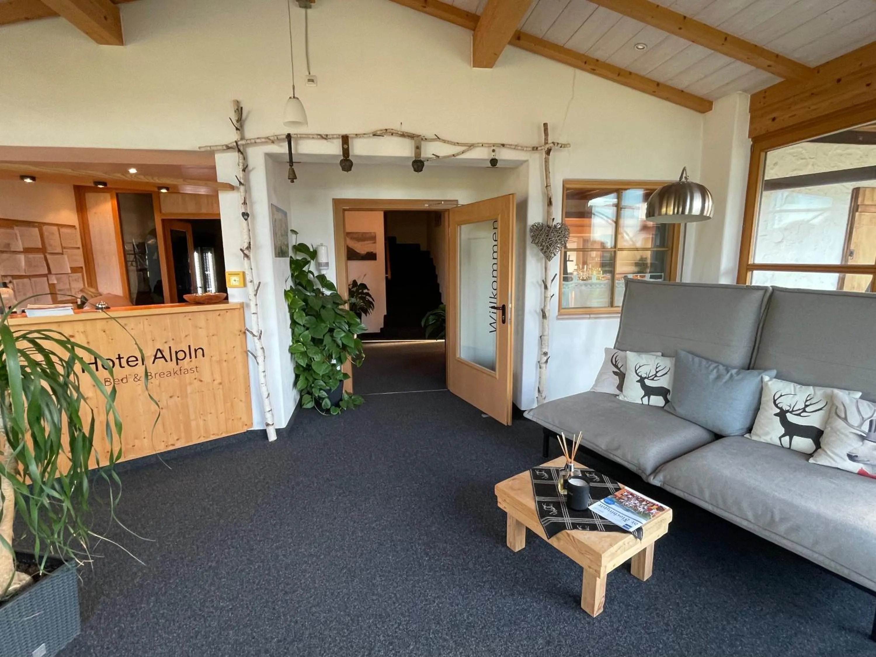 Lobby or reception in Hotel AlpIn Bed & Breakfast