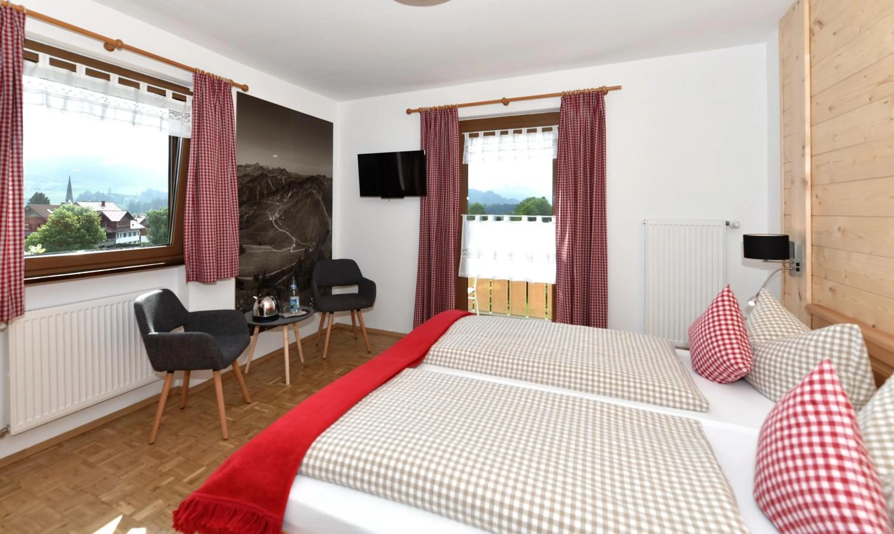 Photo of the whole room, Bed in Hotel AlpIn Bed & Breakfast