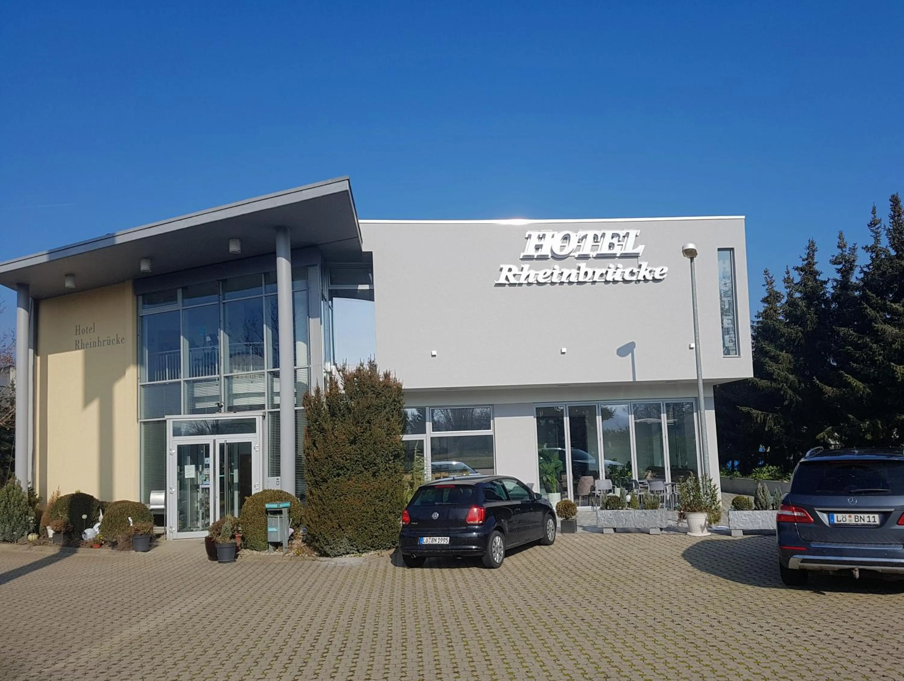 Facade/entrance in Hotel Rheinbrücke