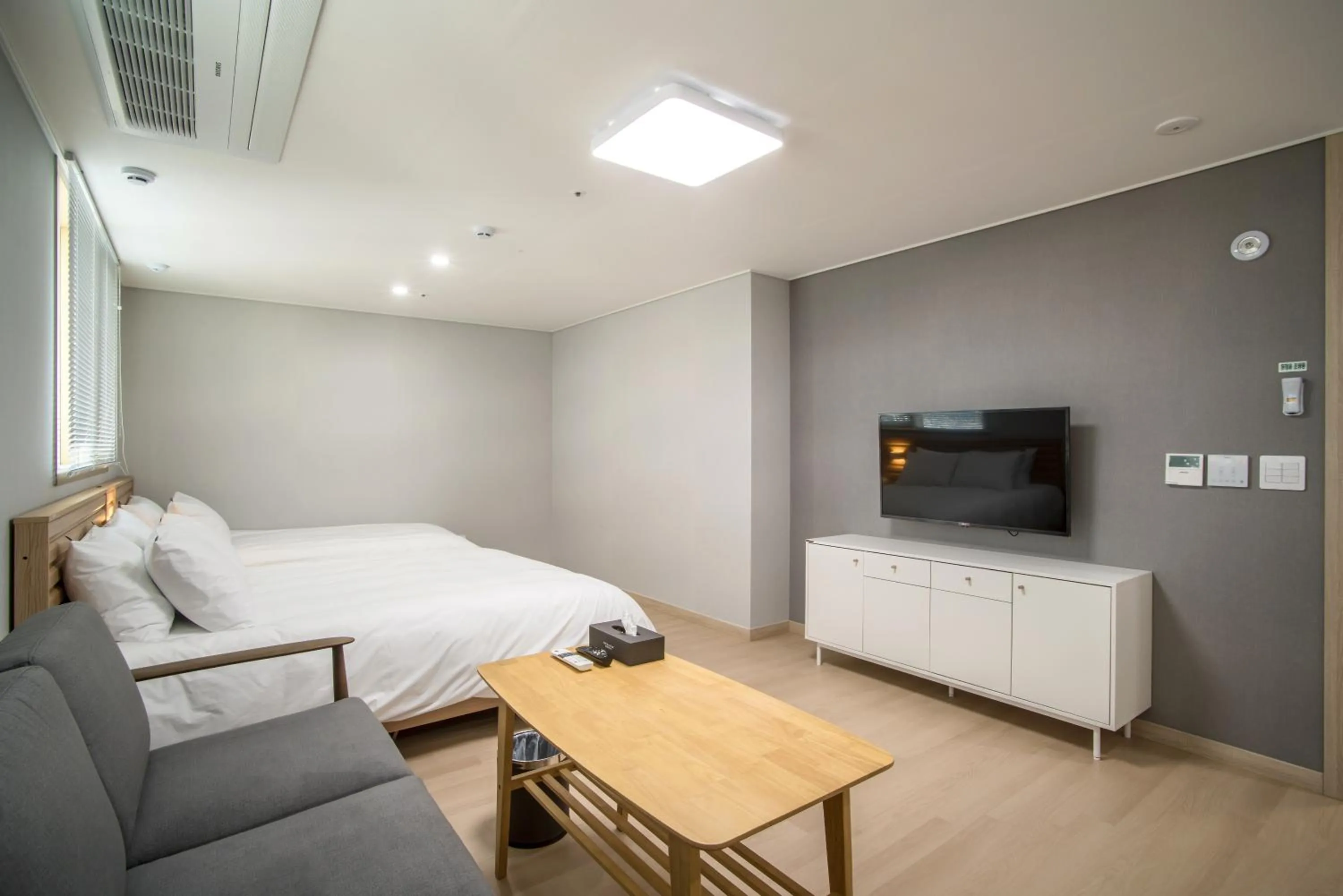 TV and multimedia, Bed in Jeju Central Park Residence
