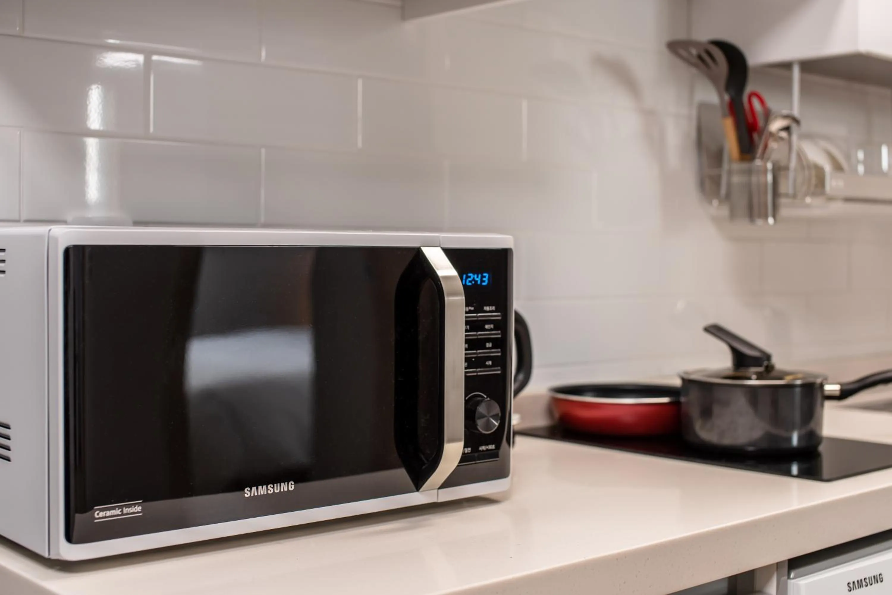 Kitchen or kitchenette in Jeju Central Park Residence