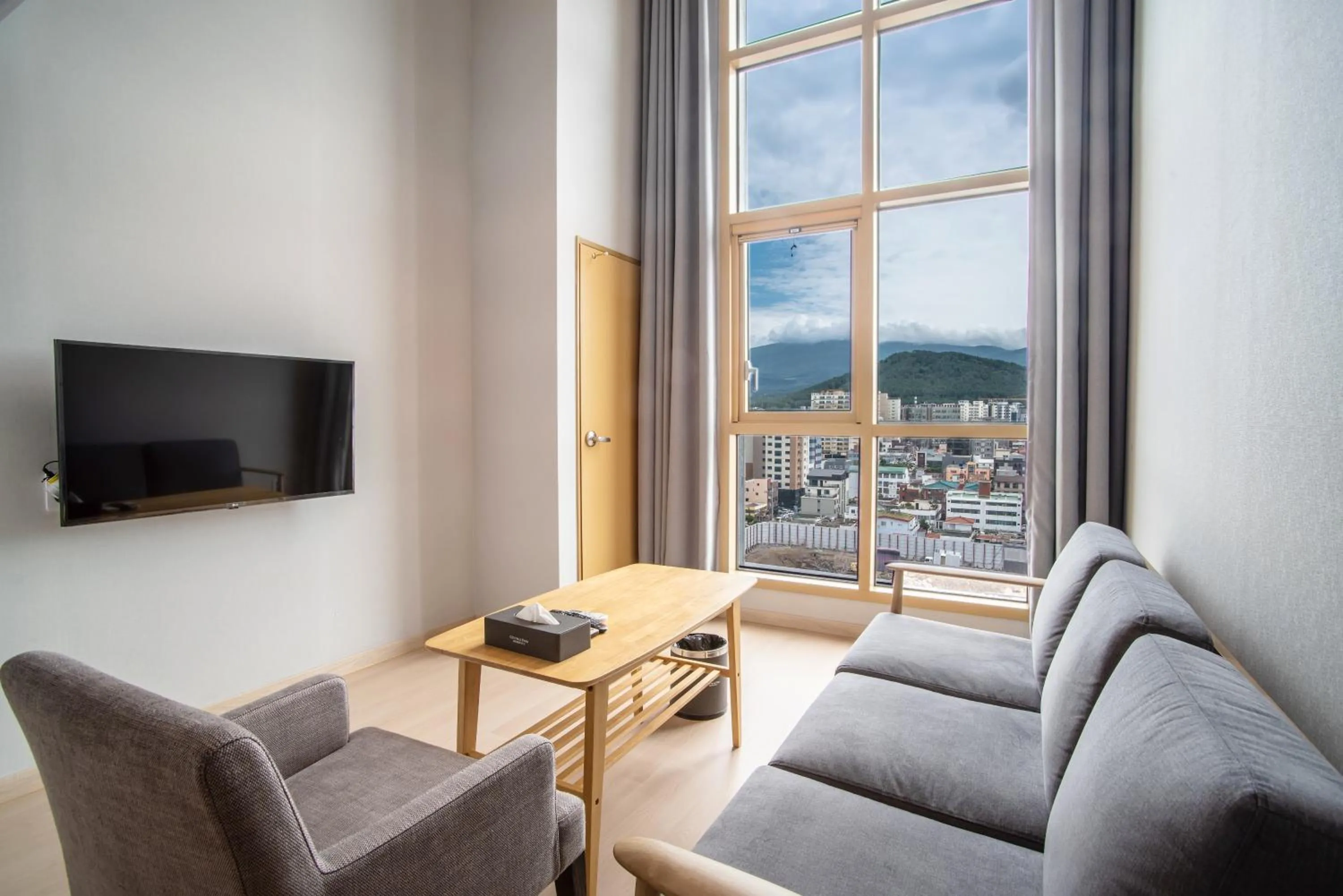 Living room in Jeju Central Park Residence