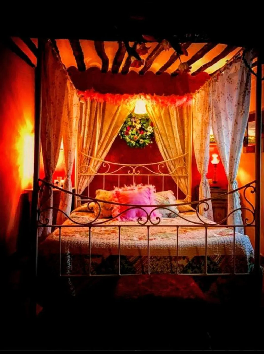 Bed in Romantic getaway to Cuenca - La Quinta