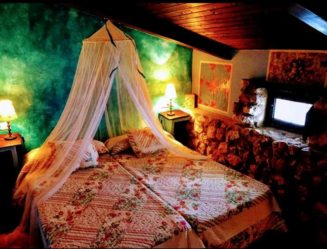 Communal lounge/ TV room, Bed in Romantic getaway to Cuenca - La Quinta