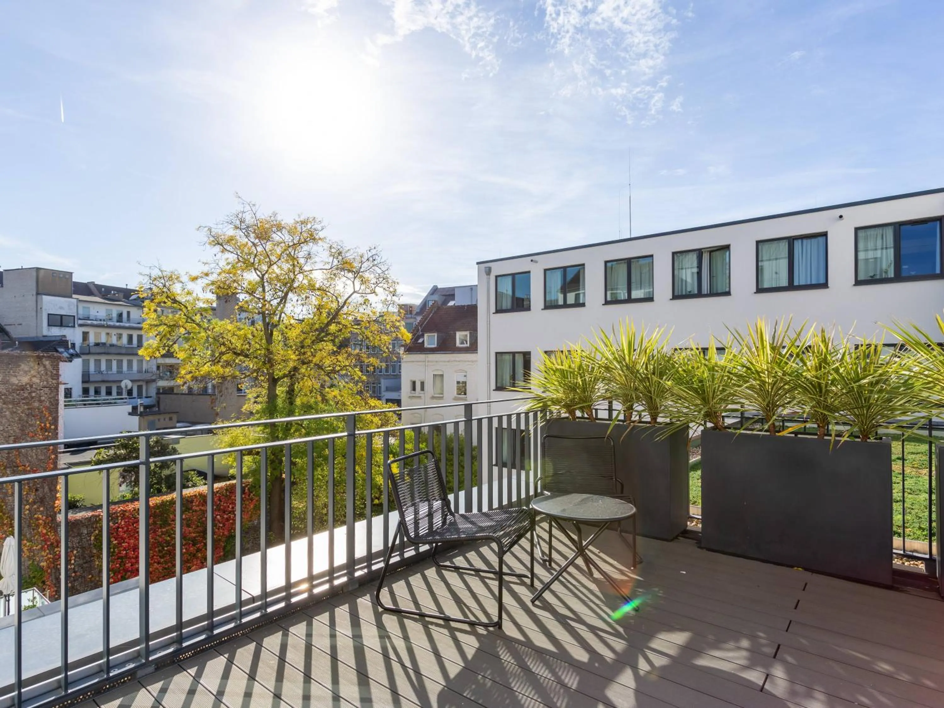 Balcony/Terrace in Limehome Düsseldorf Stresemannstraße - Digital Access